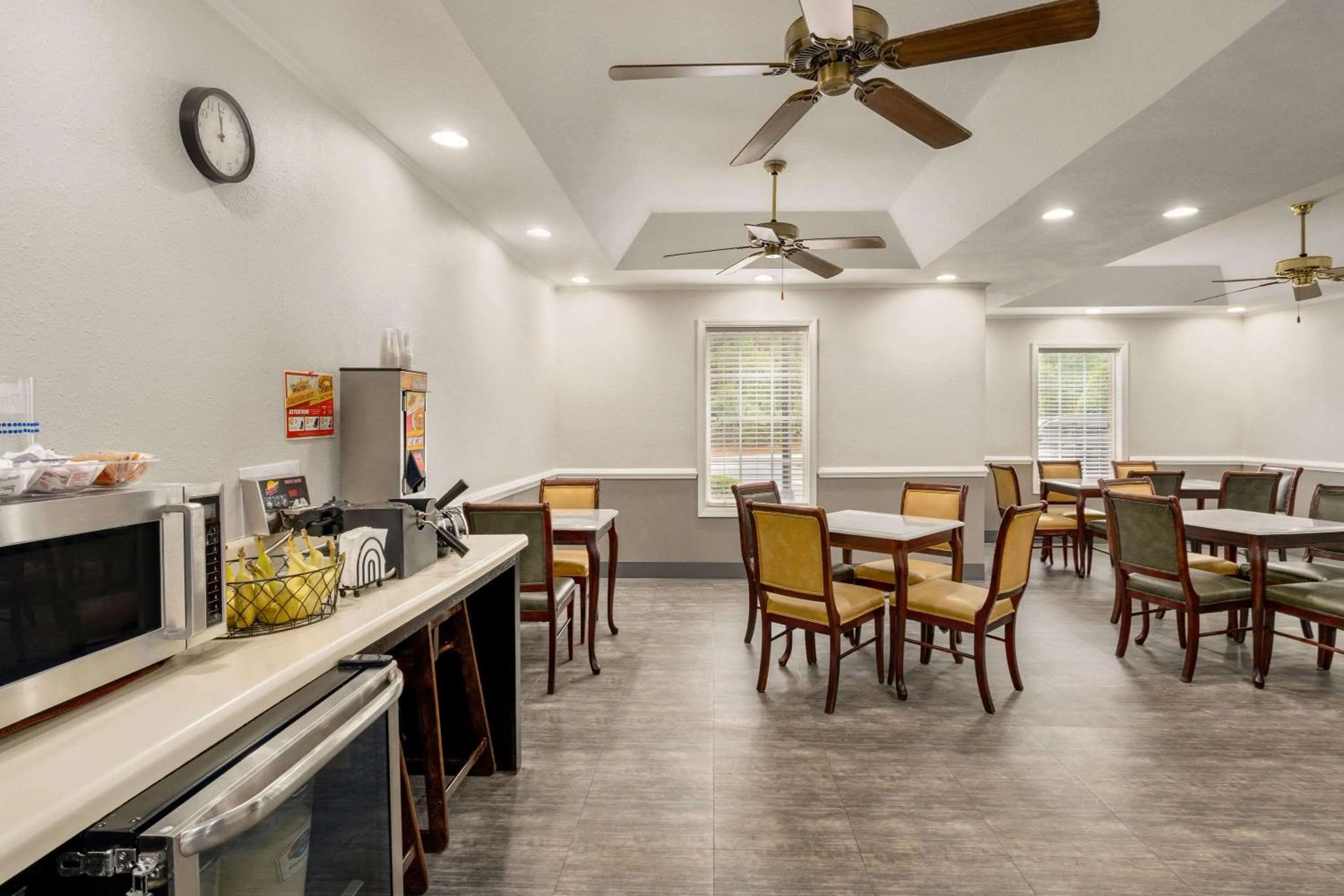 Restaurant/places to eat in Baymont by Wyndham Henderson Oxford