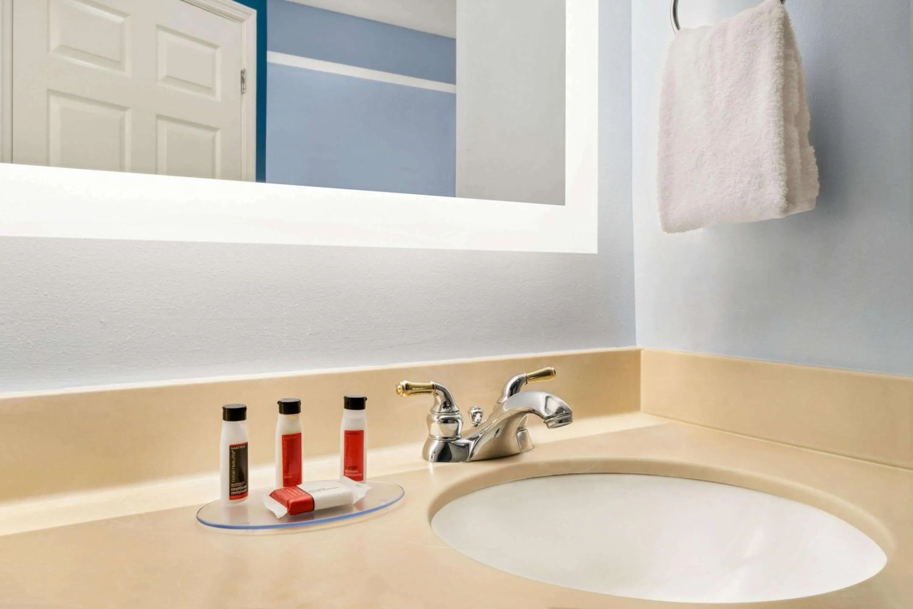 Bathroom in Baymont by Wyndham Henderson Oxford