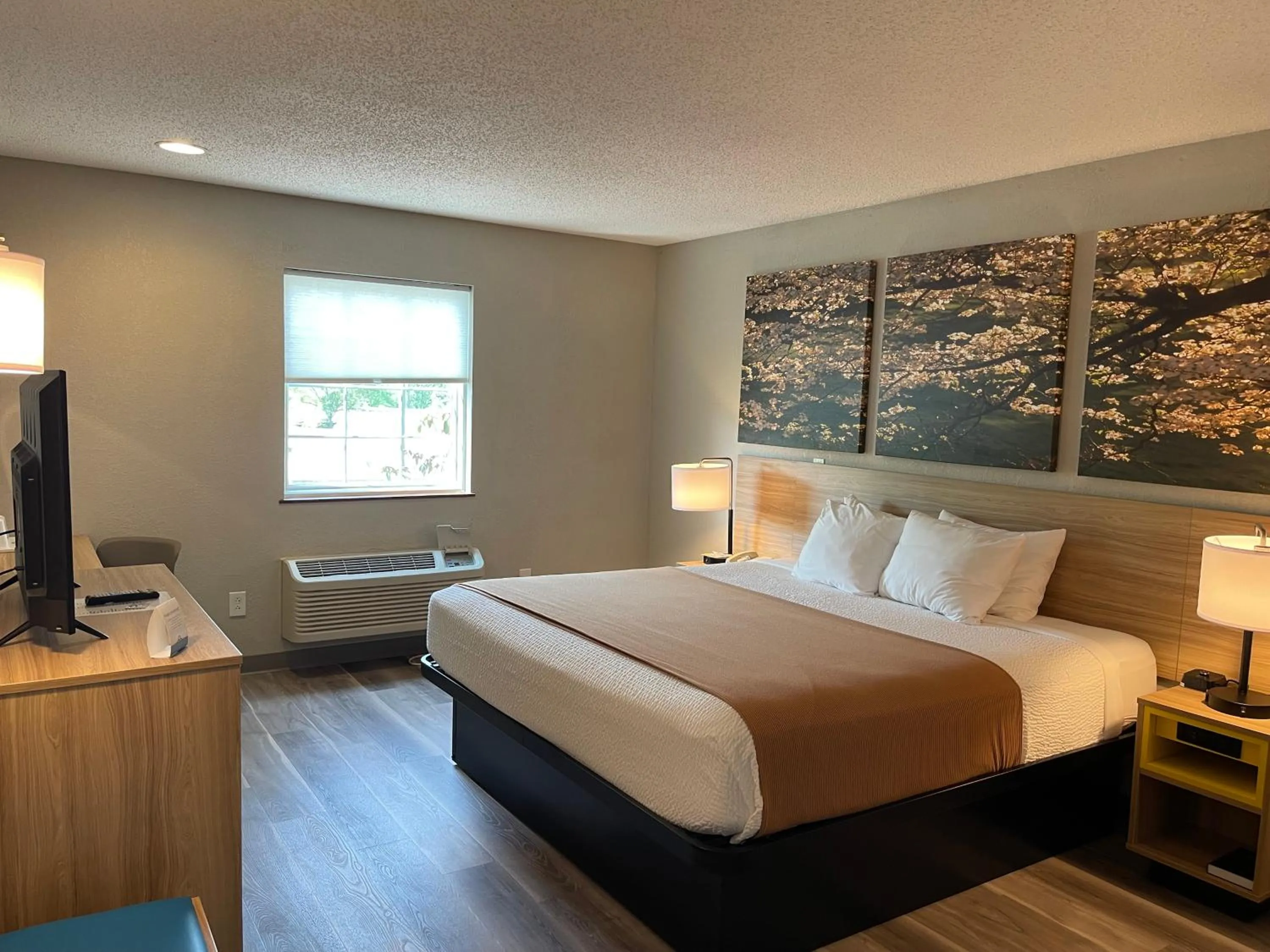 Bed in Days Inn by Wyndham Lisbon