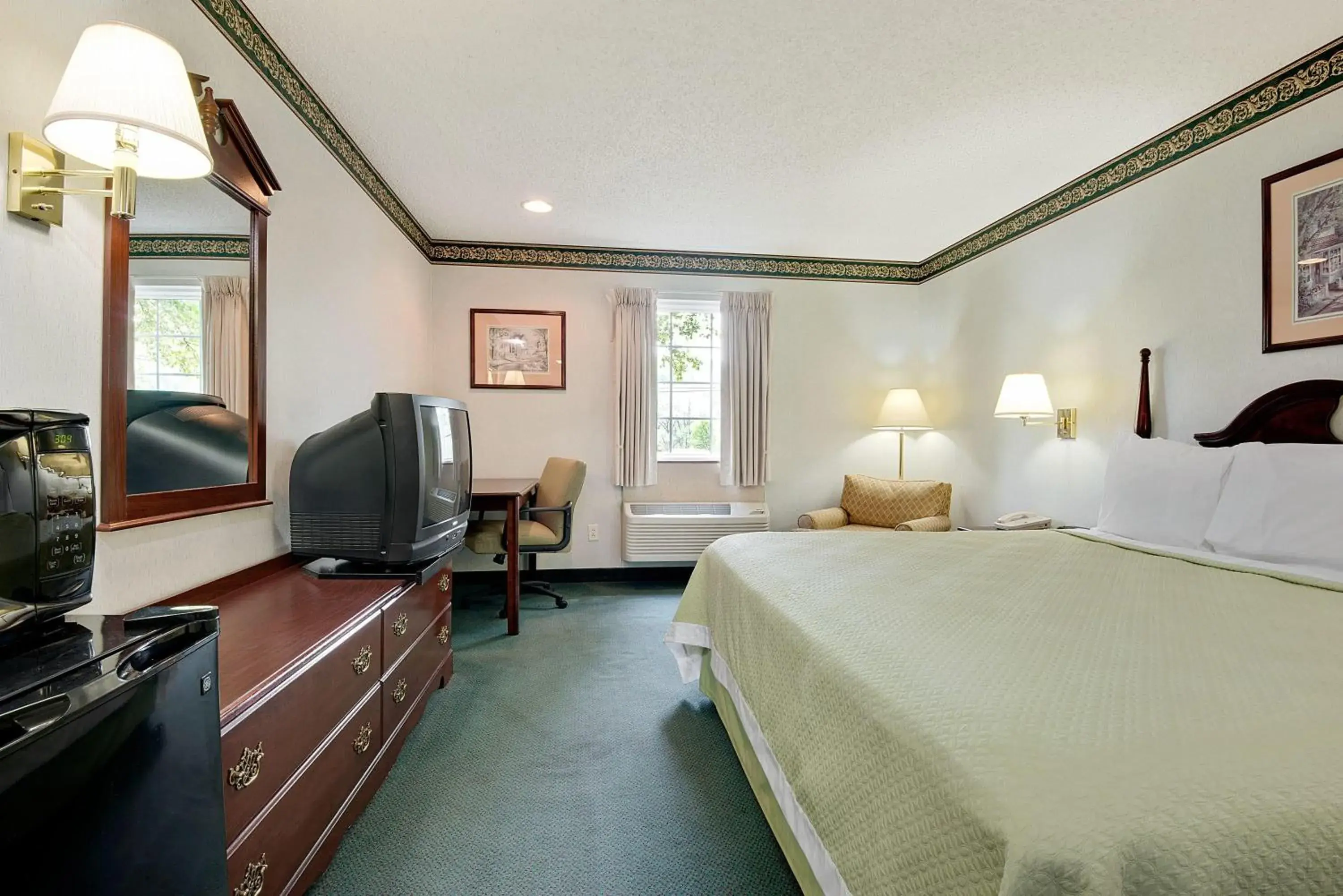 Photo of the whole room, Bed in Days Inn by Wyndham Lisbon Photo of the whole room, Bed in Days Inn by Wyndham Lisbon