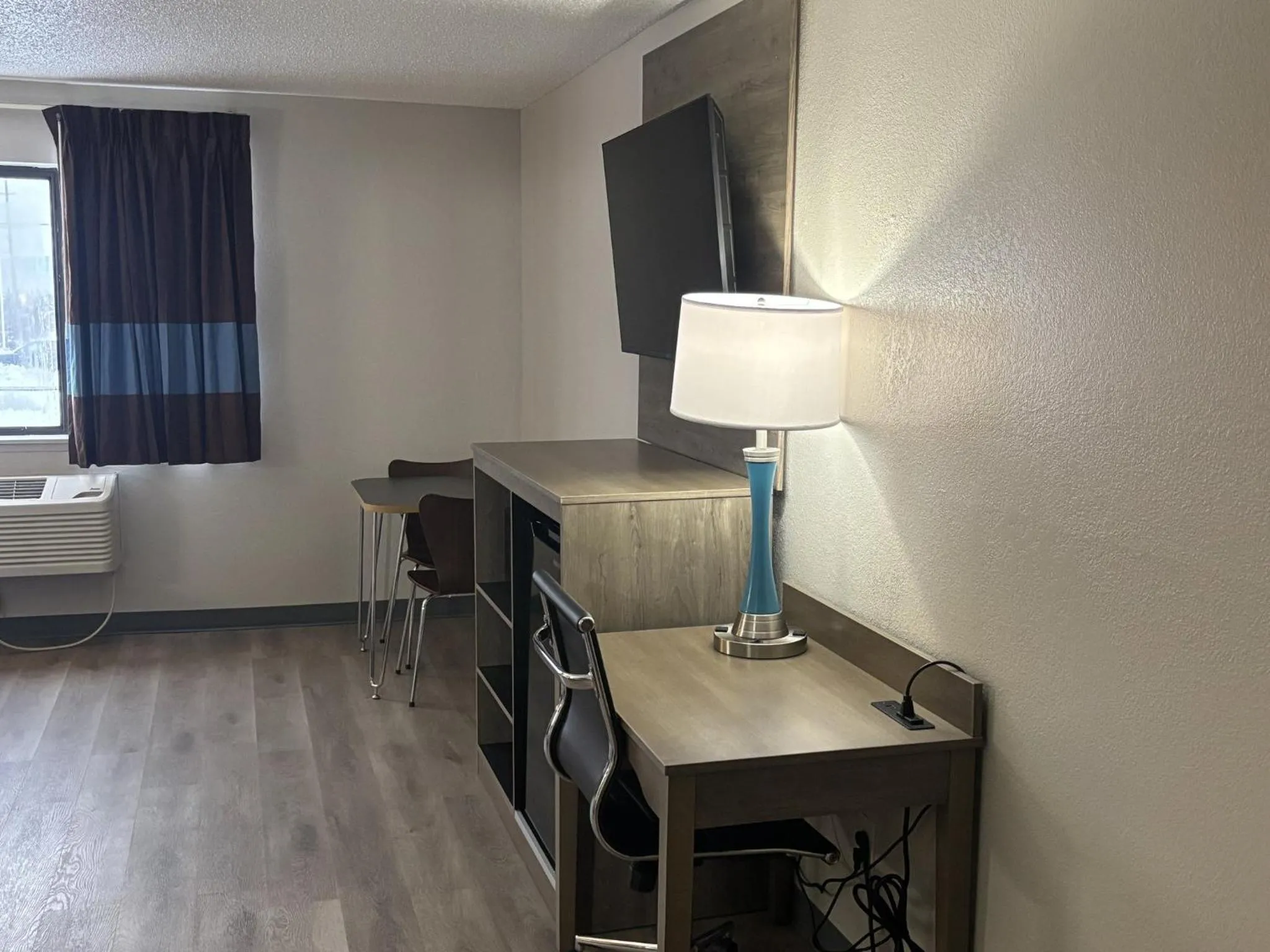 Photo of the whole room in Red Roof Inn & Suites Hammond, IN