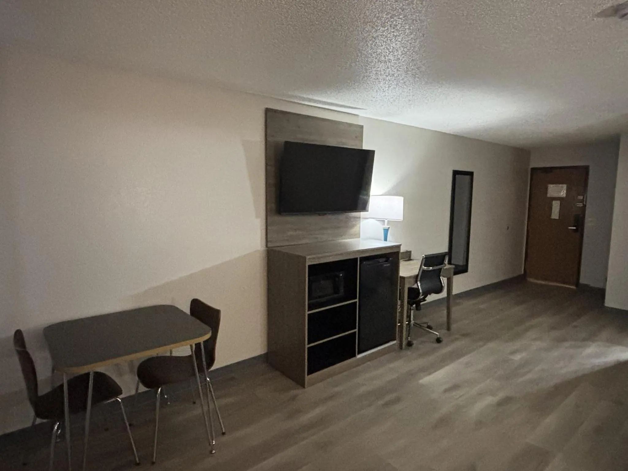 Photo of the whole room in Red Roof Inn & Suites Hammond, IN