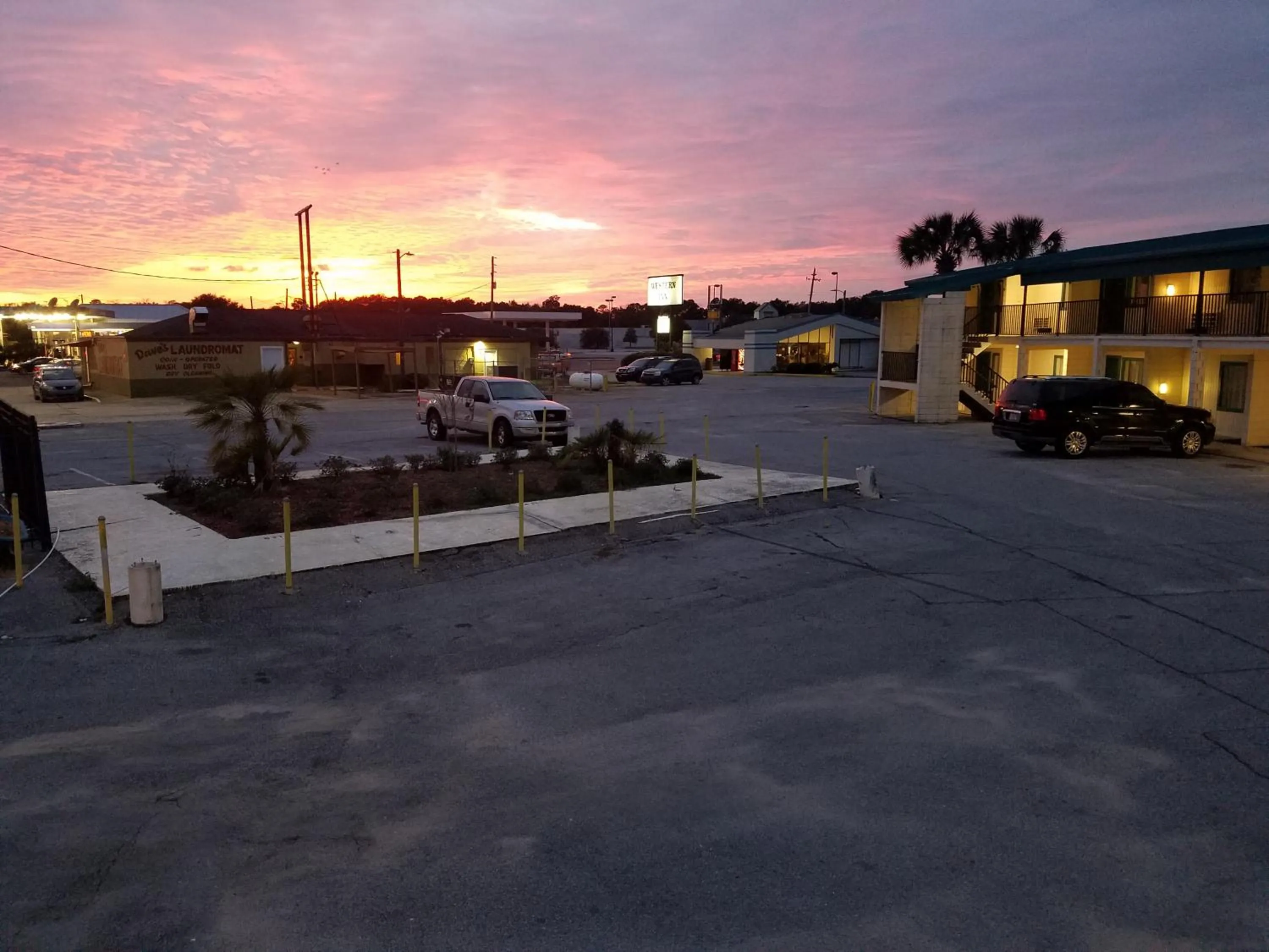 Area and facilities in Western Inn - Pensacola