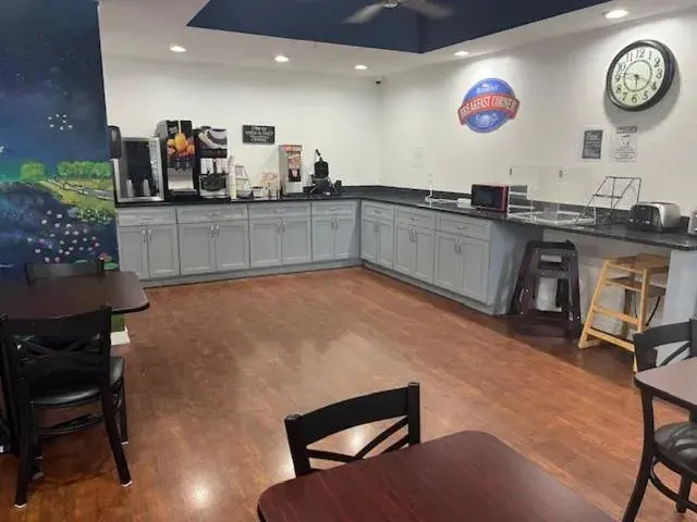 Breakfast in Baymont by Wyndham Lakeland Breakfast in Baymont by Wyndham Lakeland