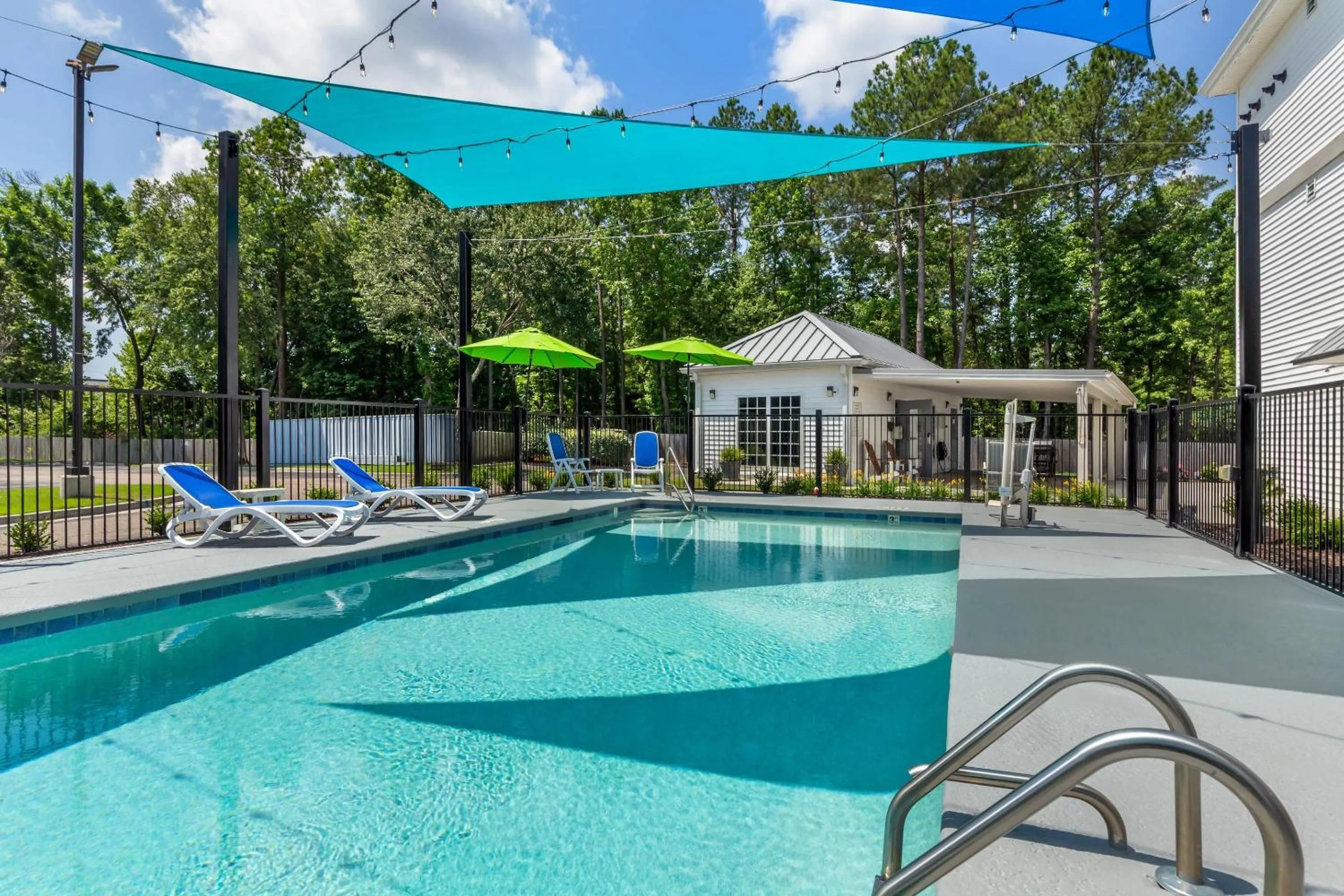 Swimming pool in Quality Inn Wilmington