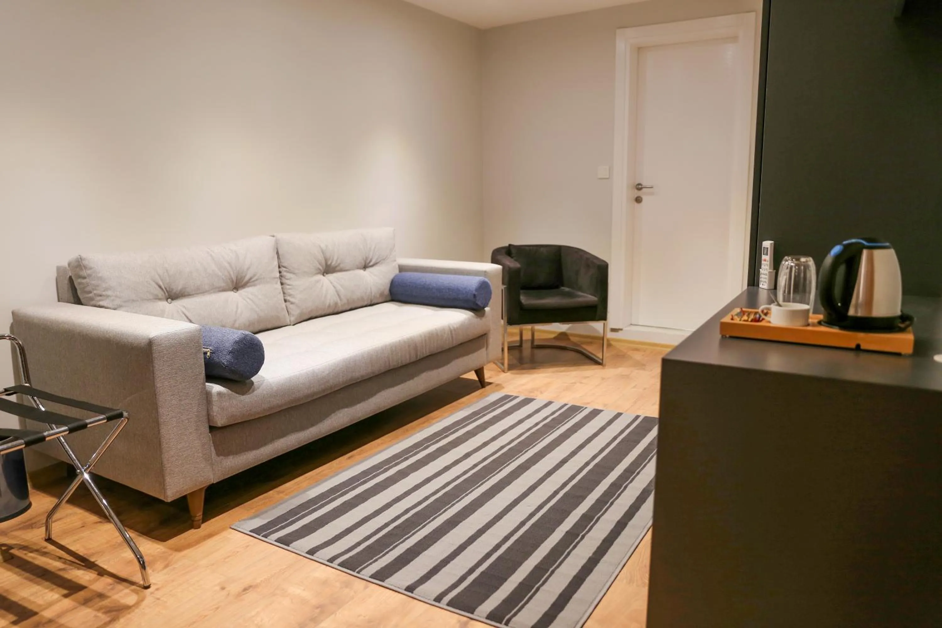 Coffee/tea facilities in The Roomy Hotel Şişli