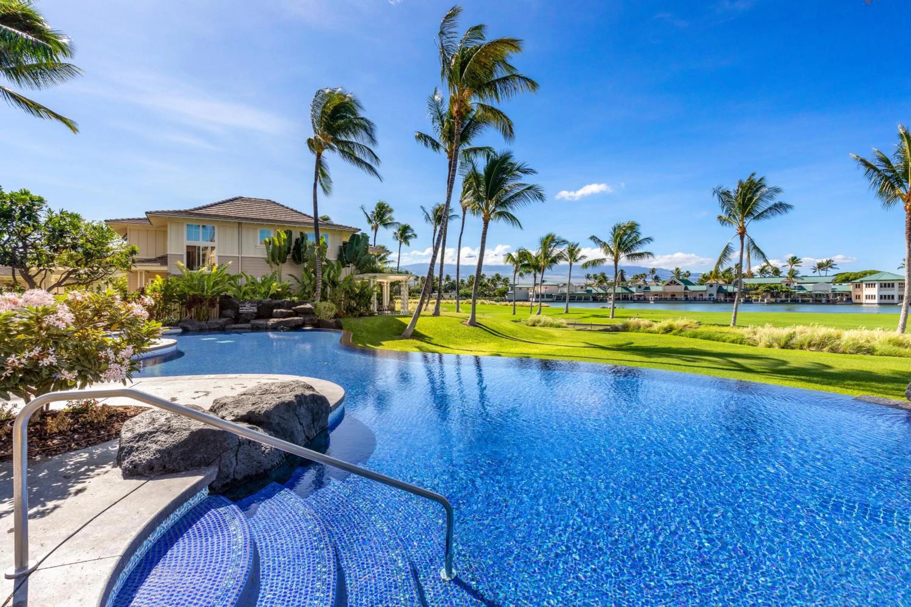 Swimming pool in Fairway Villas Waikoloa by OUTRIGGER