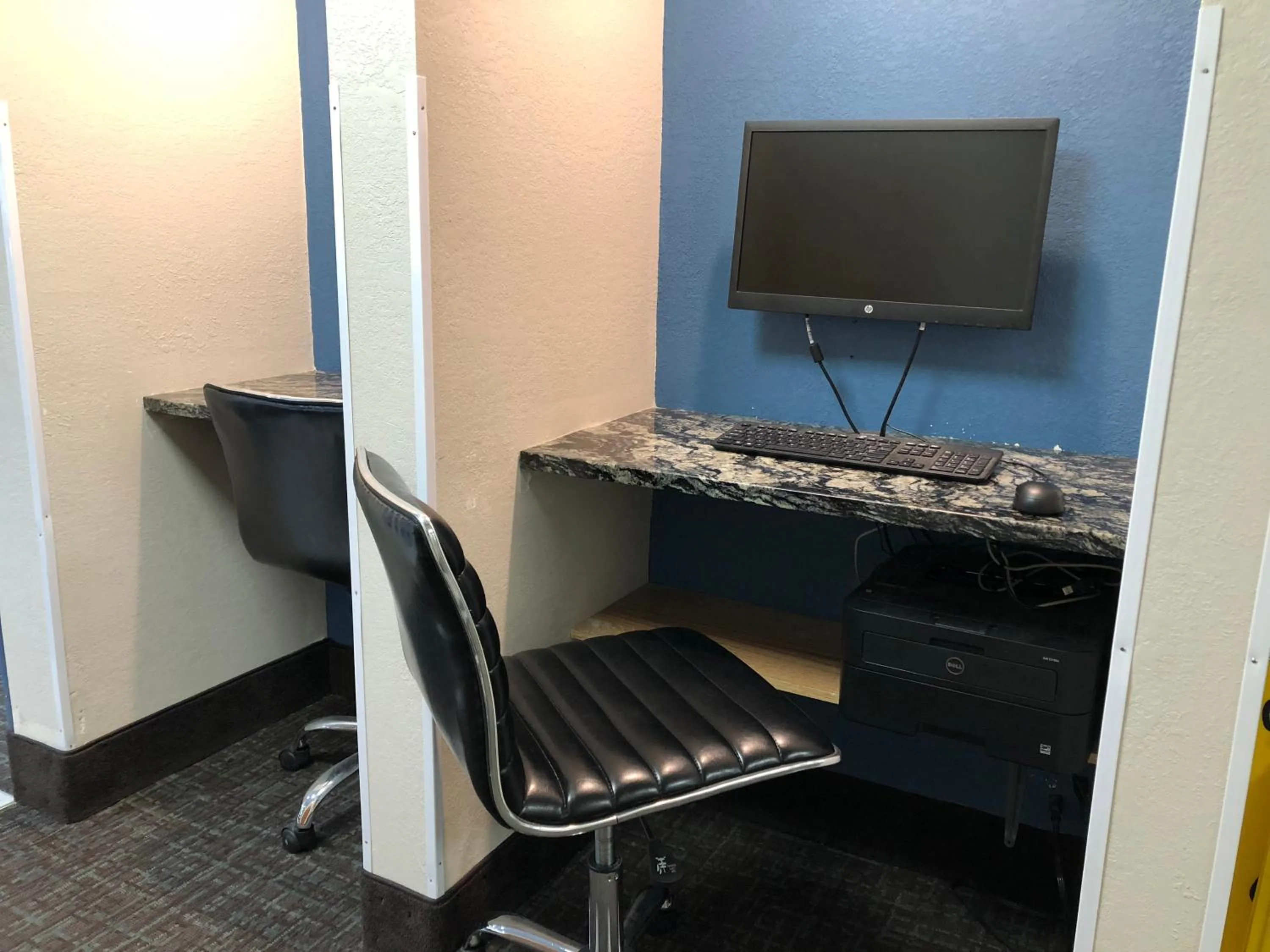 Seating area in Baymont by Wyndham Washington