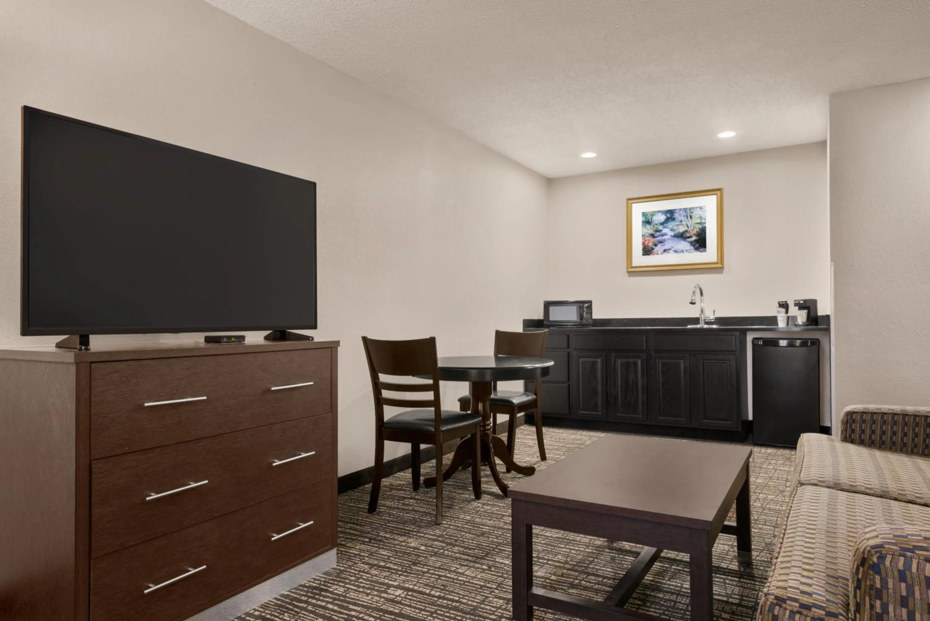 TV and multimedia in Baymont by Wyndham Washington