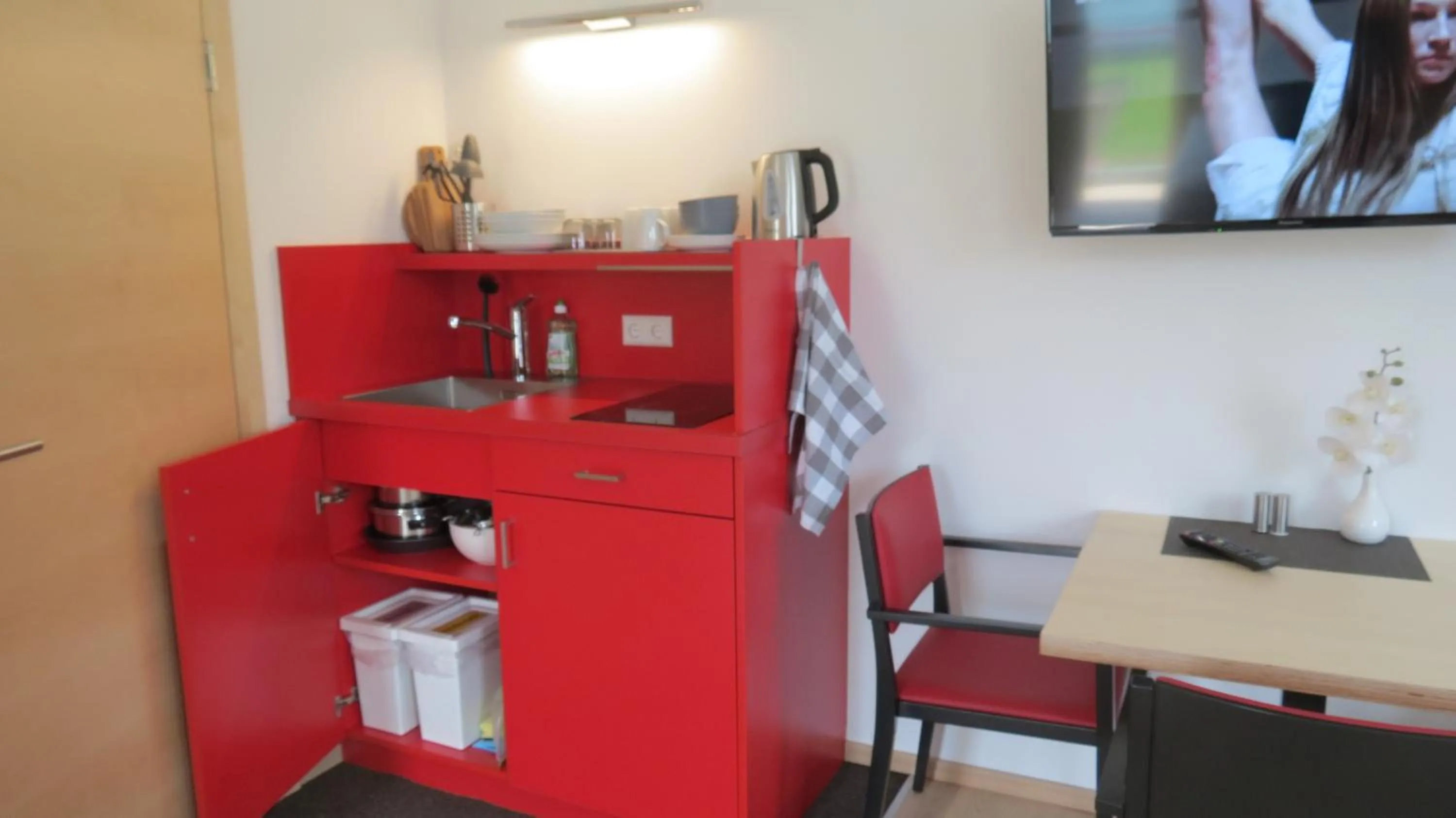 Kitchen or kitchenette in Gästehaus Eisenstrasse