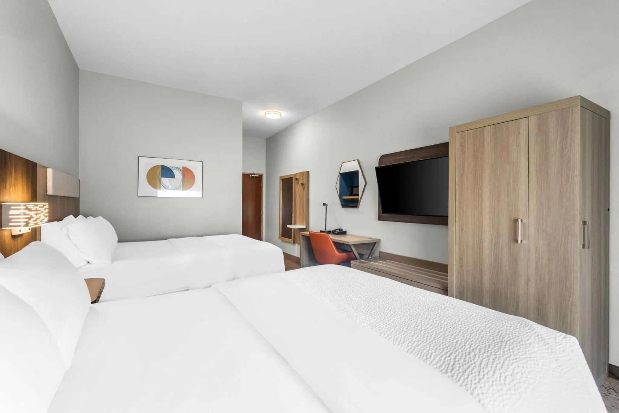 Photo of the whole room, Bed in Holiday Inn Express Hotel & Suites Van Wert by IHG