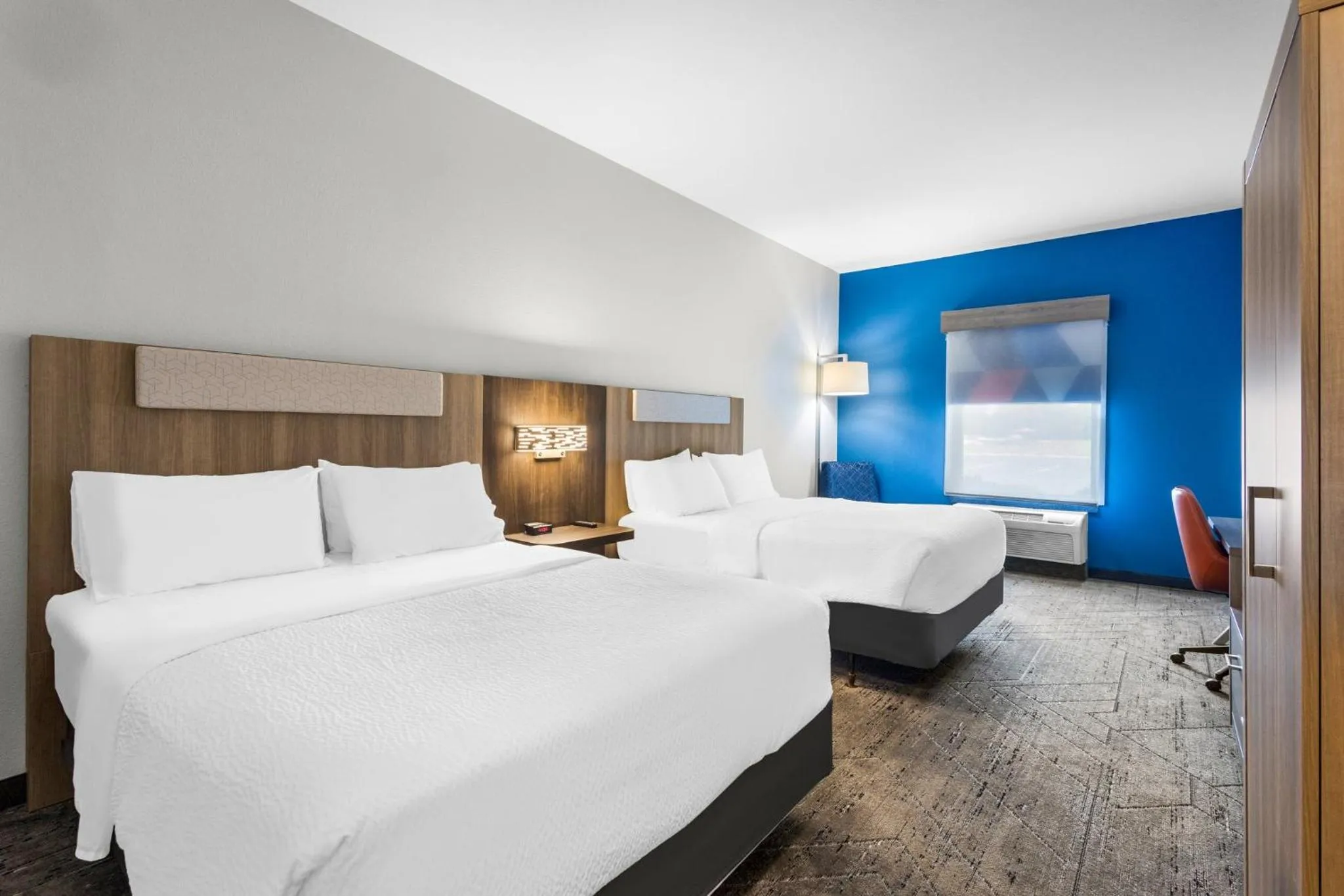 Photo of the whole room, Bed in Holiday Inn Express Hotel & Suites Van Wert by IHG