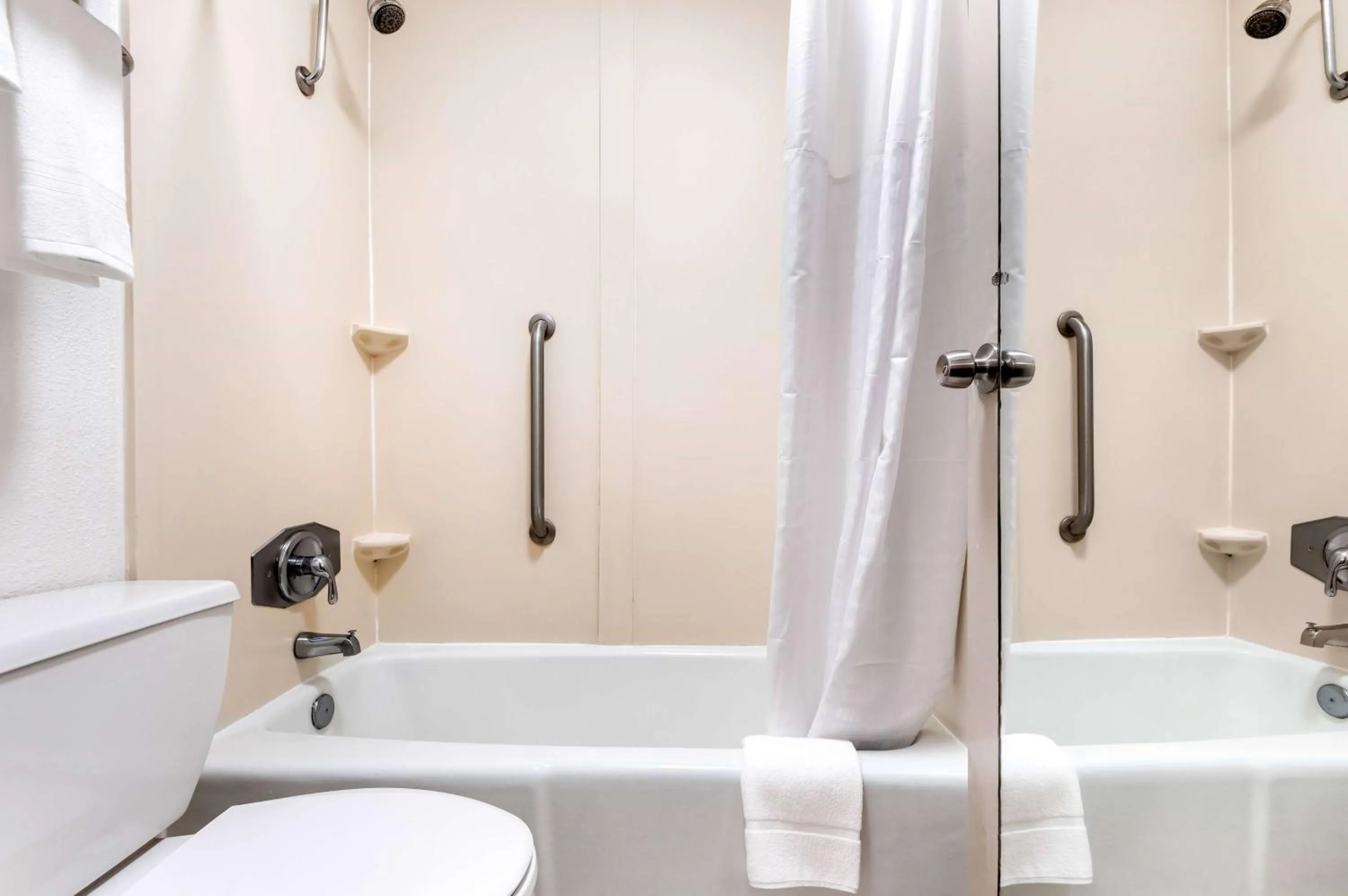 Photo of the whole room in Super 8 by Wyndham Baton Rouge/I-10