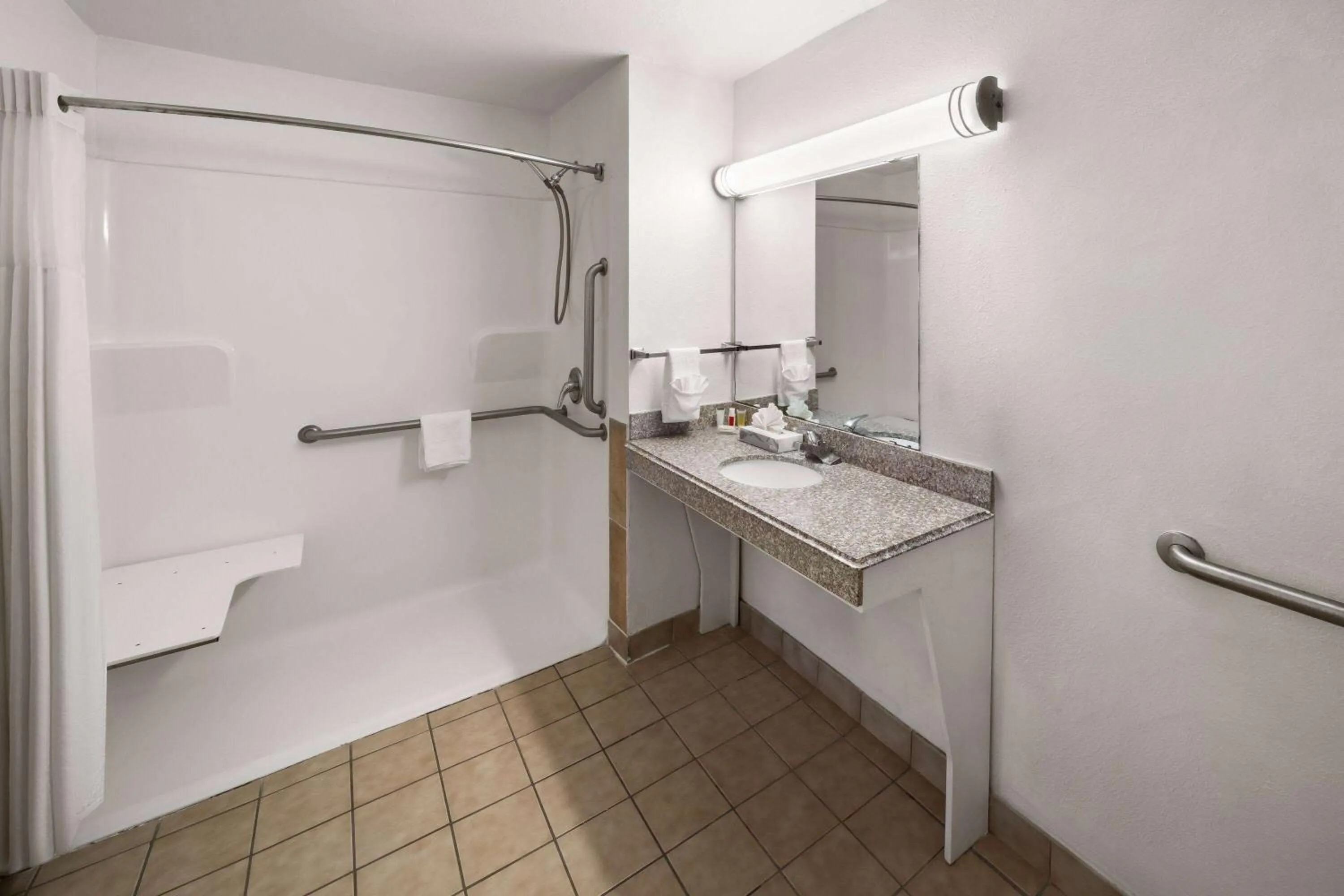 Shower in Super 8 by Wyndham Baton Rouge/I-10