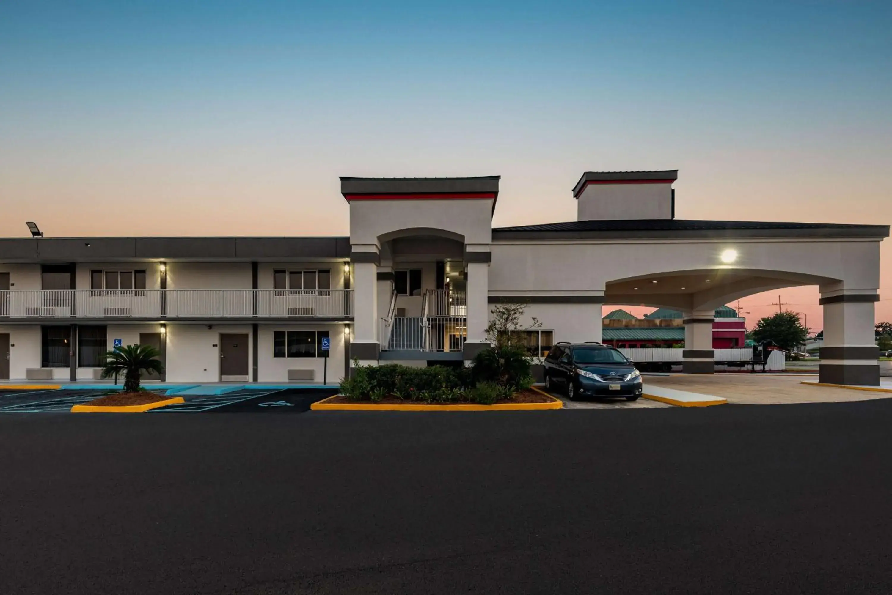 Property building in Super 8 by Wyndham Baton Rouge/I-10 Property building in Super 8 by Wyndham Baton Rouge/I-10