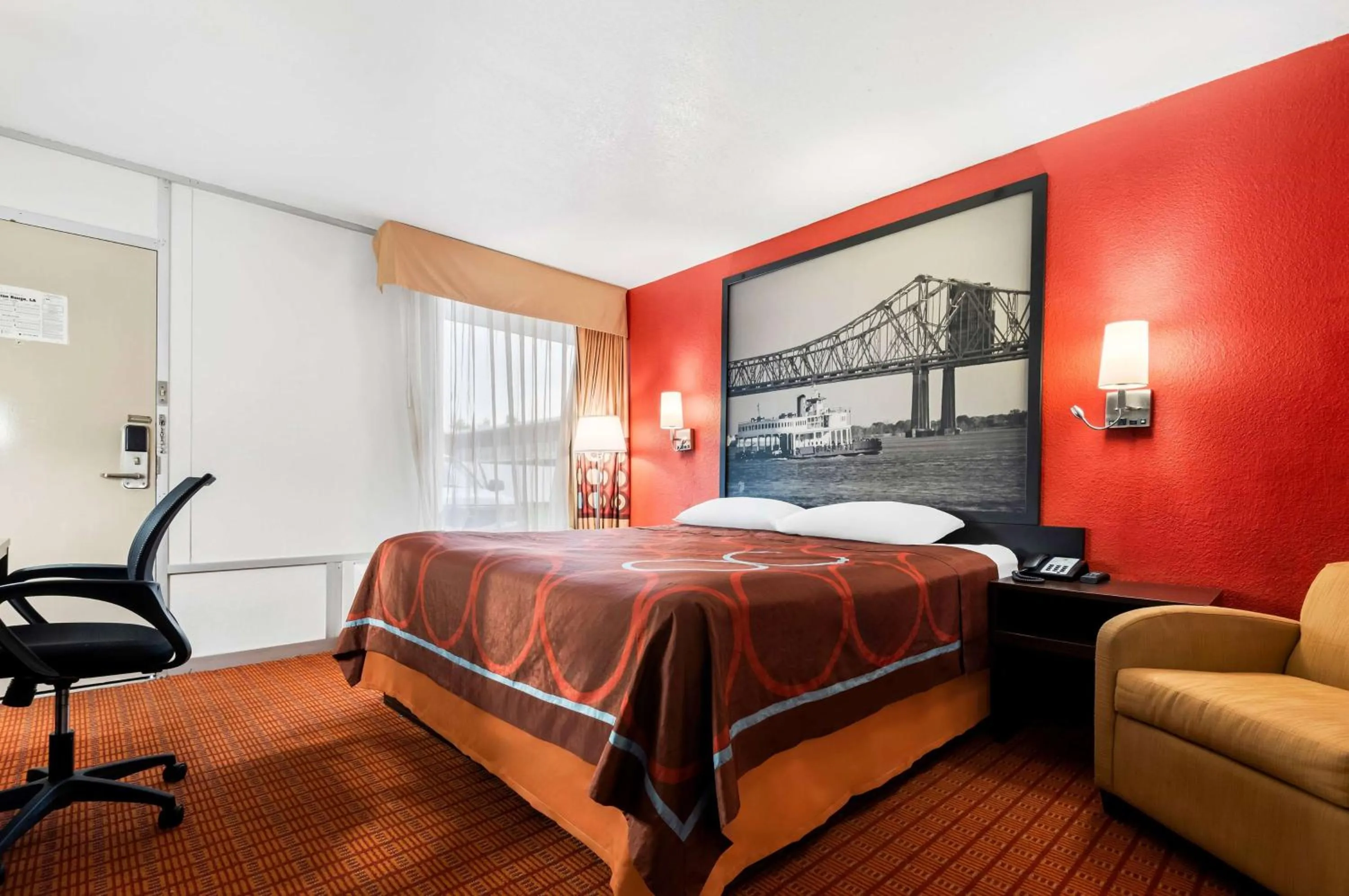 Photo of the whole room, Bed in Super 8 by Wyndham Baton Rouge/I-10