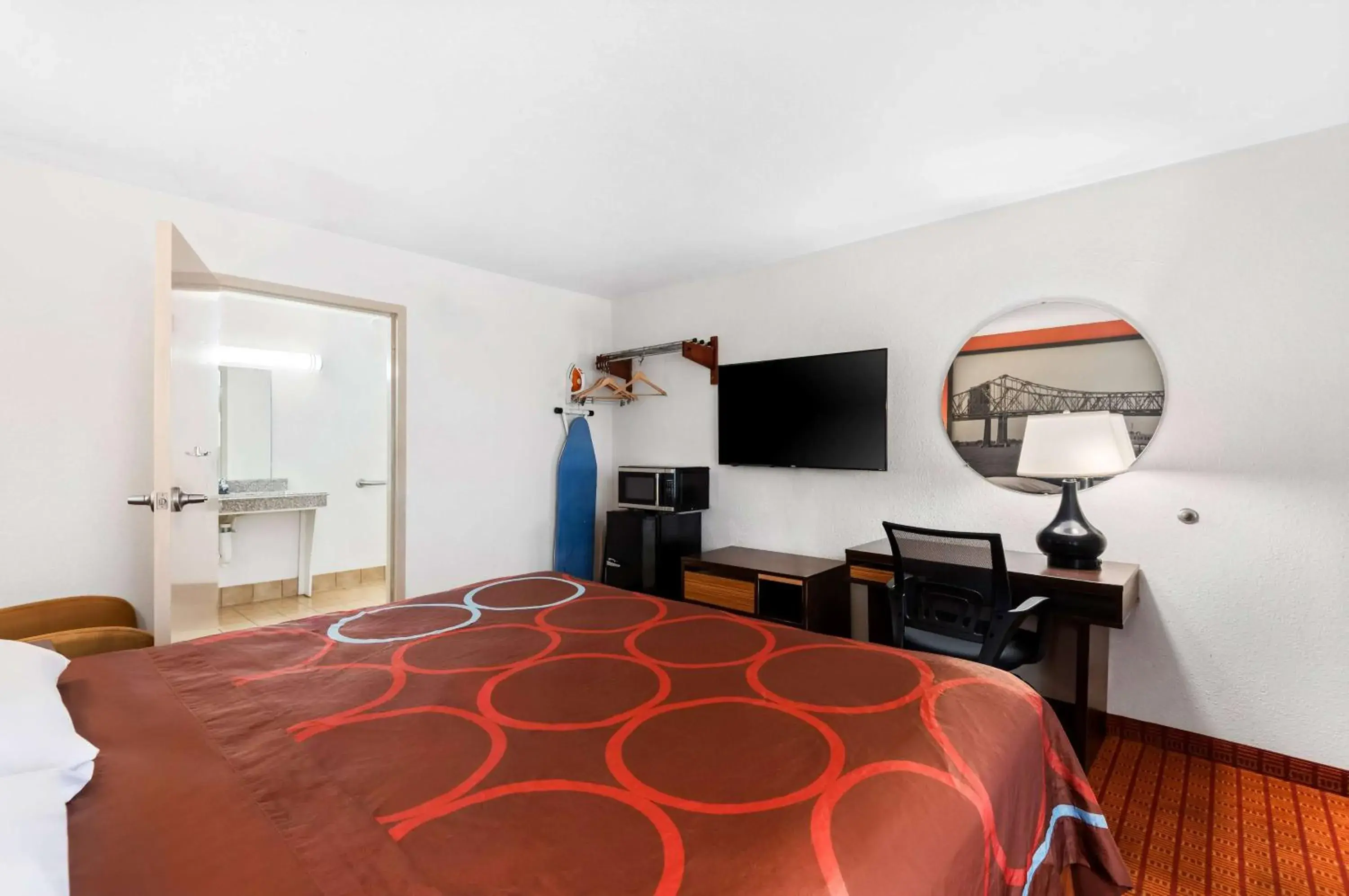 Photo of the whole room, Bed in Super 8 by Wyndham Baton Rouge/I-10 Photo of the whole room, Bed in Super 8 by Wyndham Baton Rouge/I-10