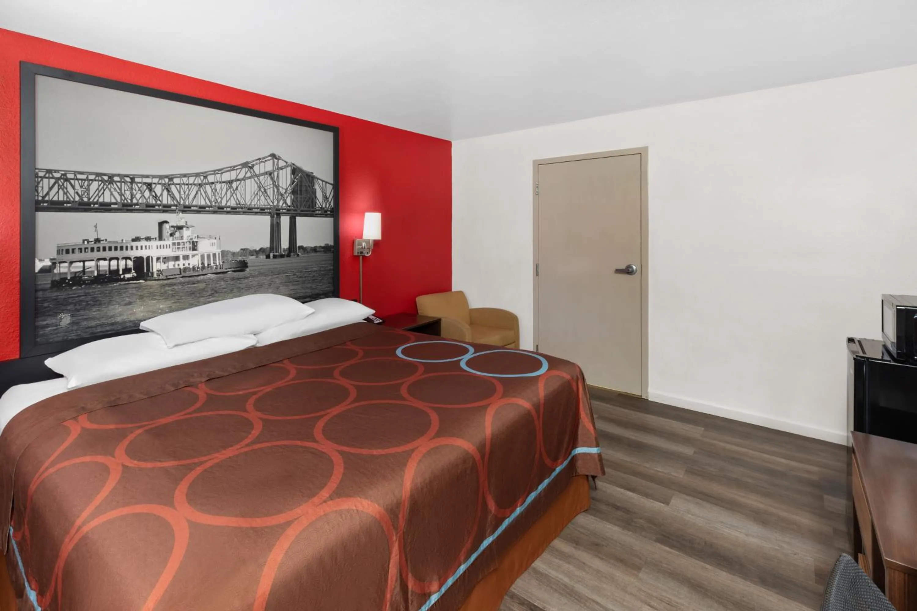 Bedroom, Bed in Super 8 by Wyndham Baton Rouge/I-10