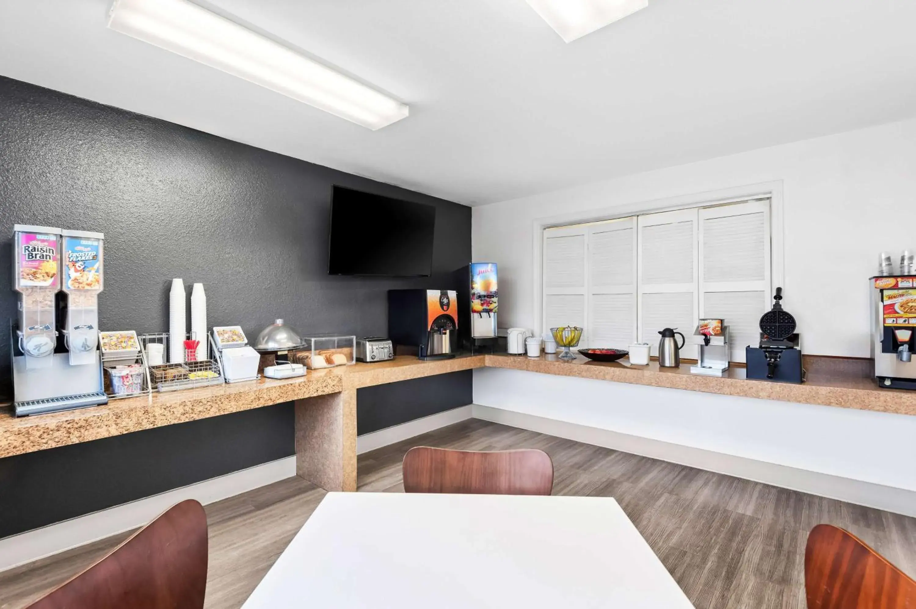 Restaurant/places to eat in Super 8 by Wyndham Baton Rouge/I-10 Restaurant/places to eat in Super 8 by Wyndham Baton Rouge/I-10