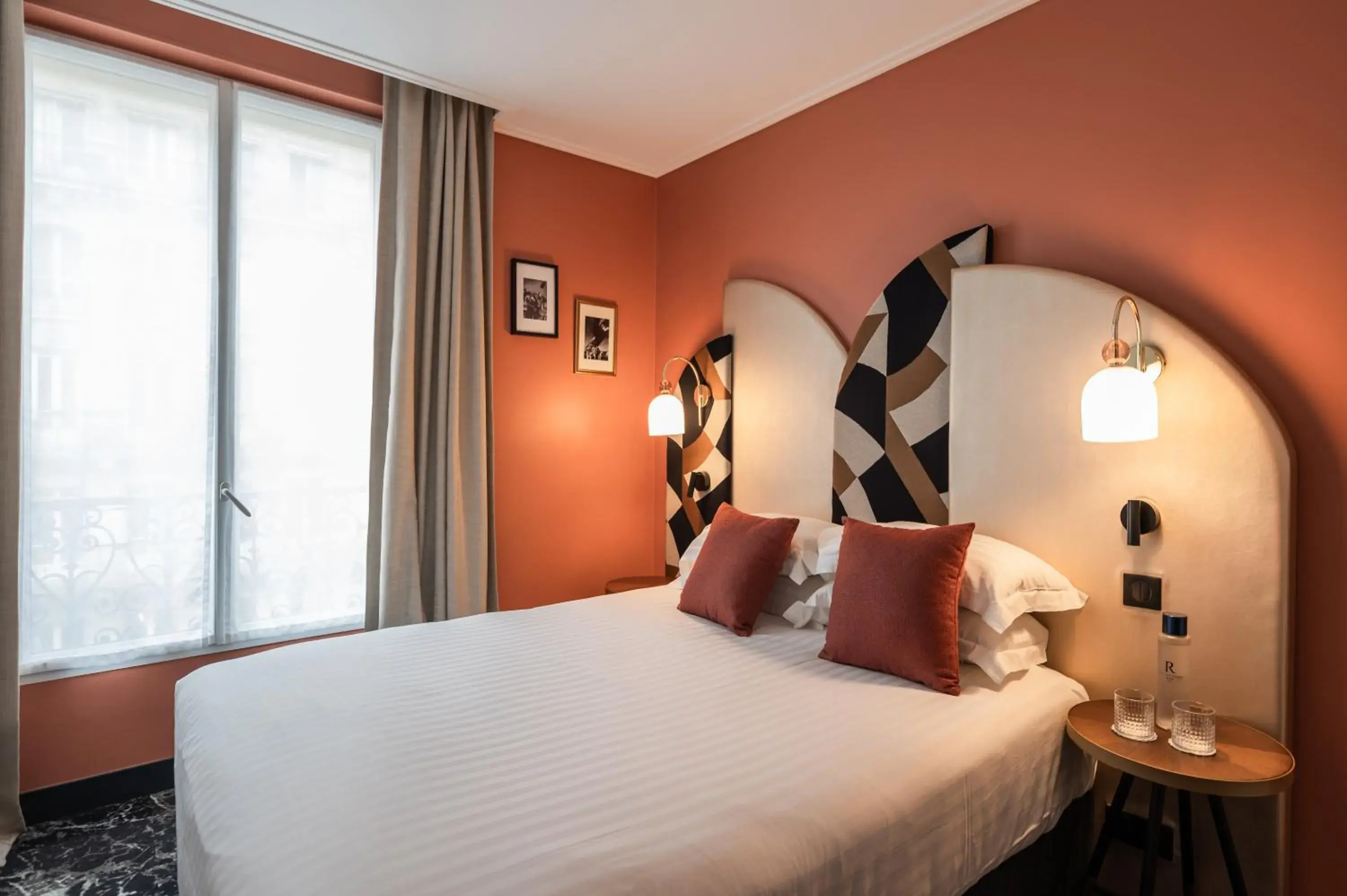 Photo of the whole room, Bed in Royal Saint Germain Photo of the whole room, Bed in Royal Saint Germain