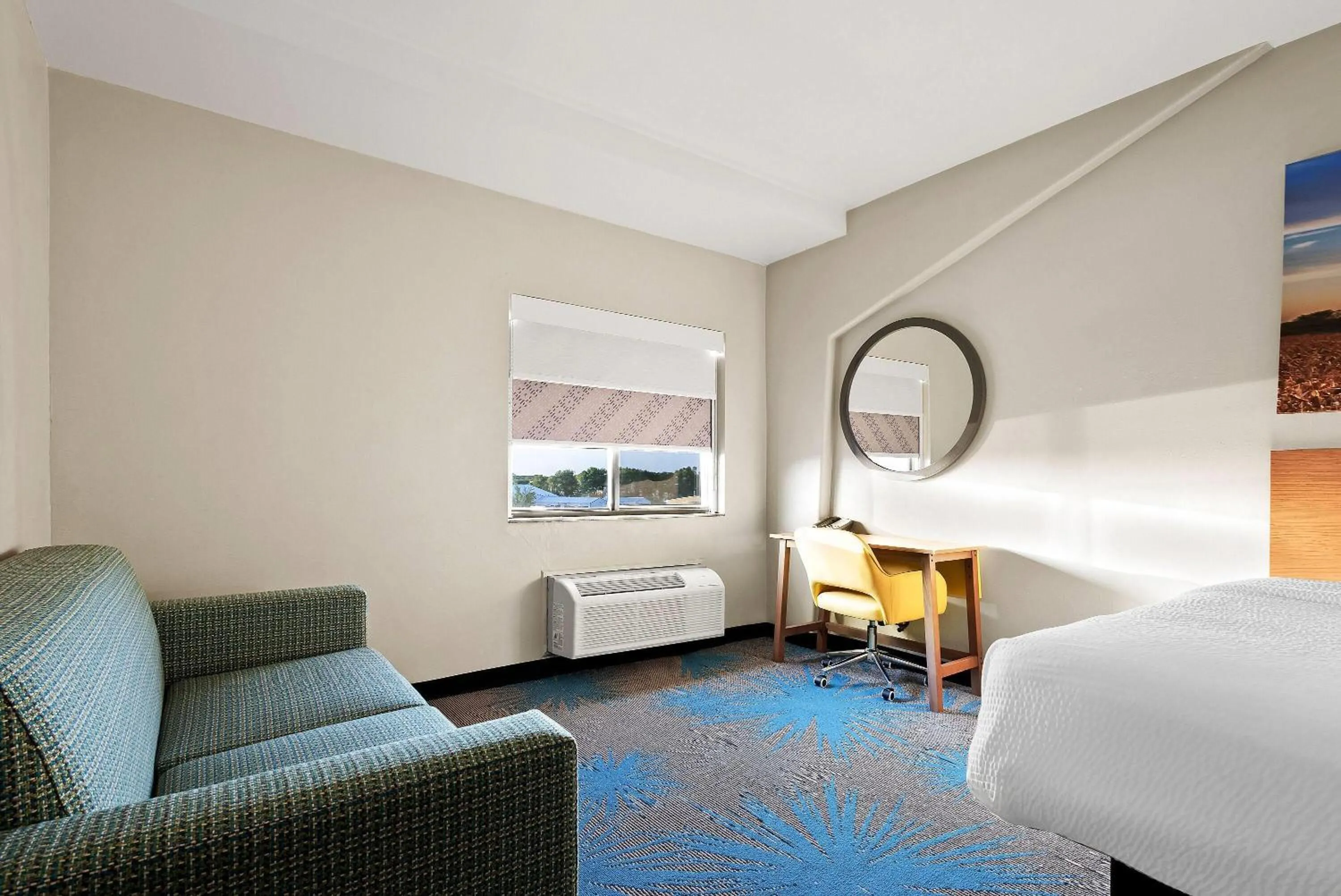 Photo of the whole room, Bed in Days Inn by Wyndham Mitchell SD