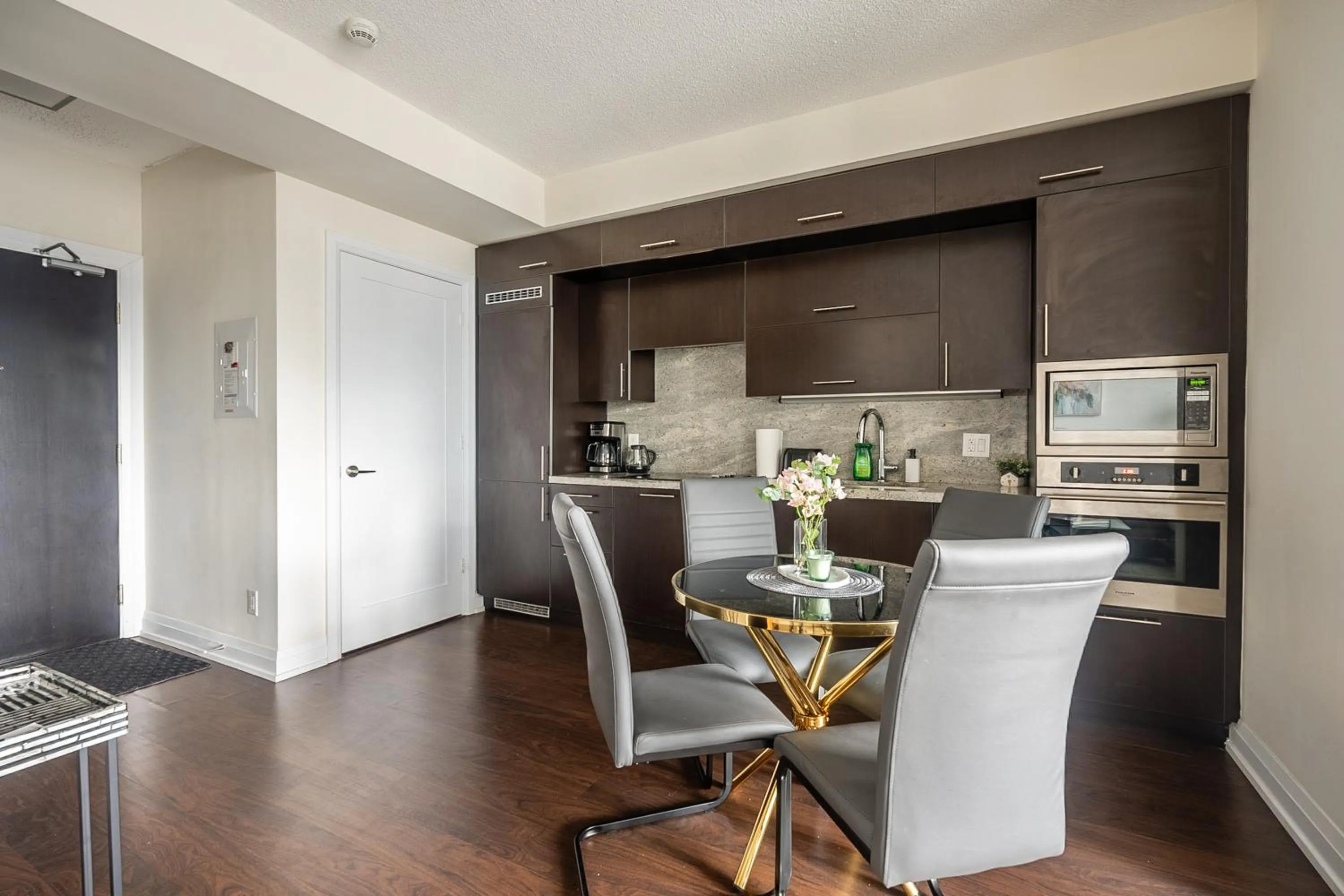 Coffee/tea facilities in GLOBALSTAY Modern Apartments in North York Skyscraper