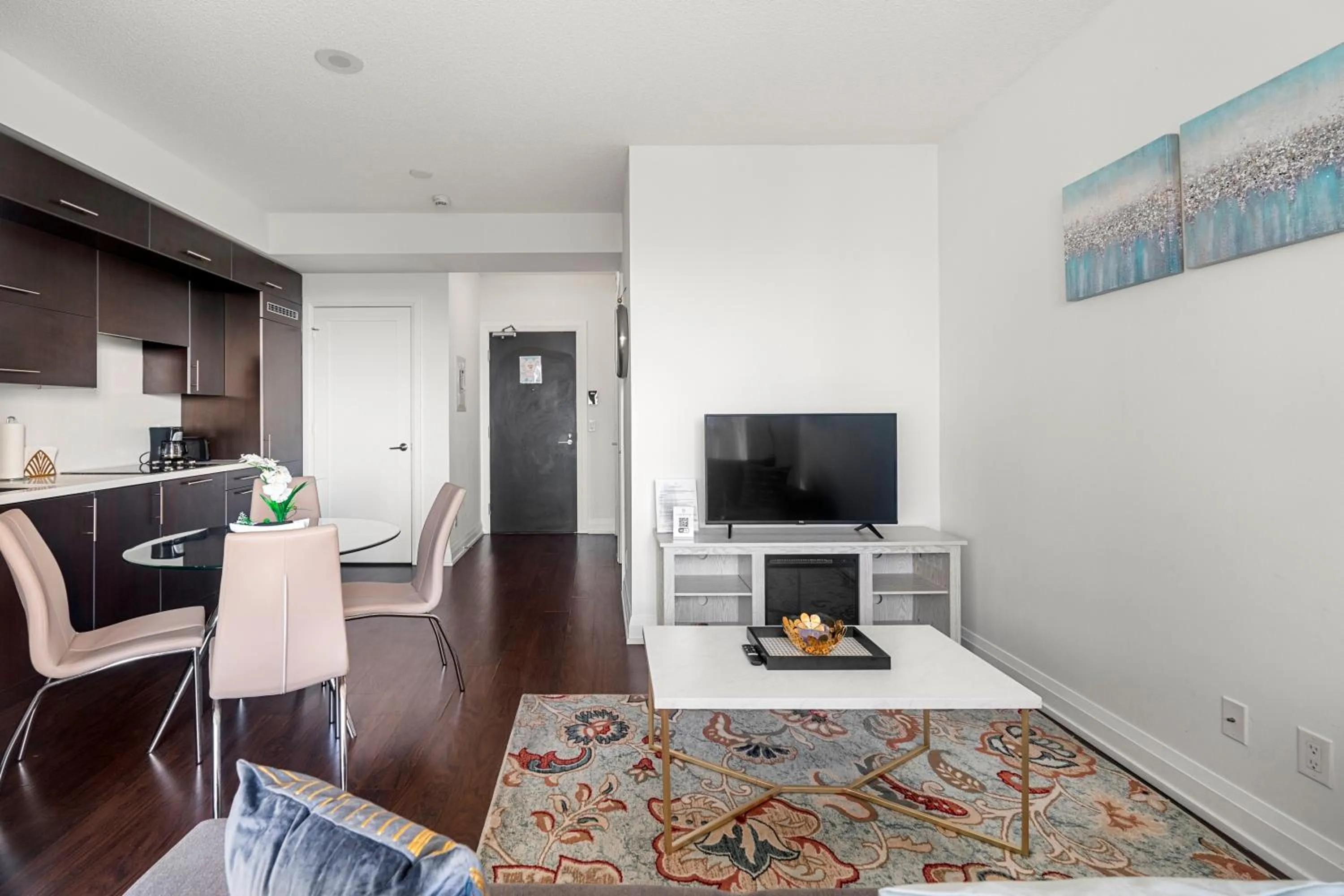 TV and multimedia in GLOBALSTAY Modern Apartments in North York Skyscraper