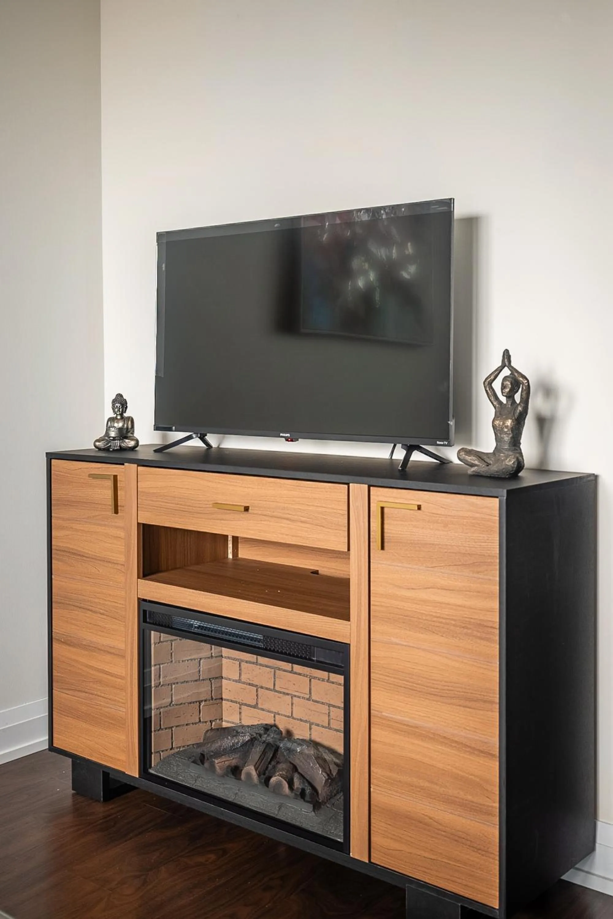 TV and multimedia in GLOBALSTAY Modern Apartments in North York Skyscraper