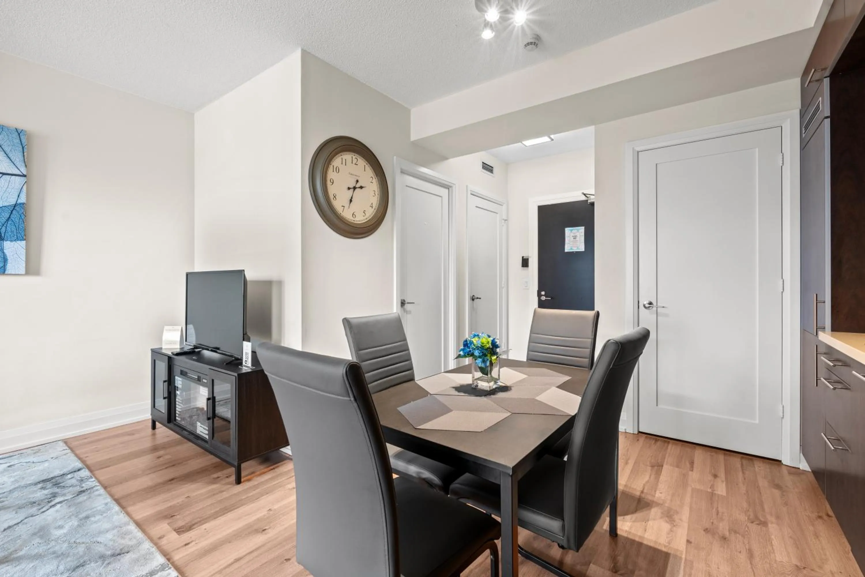 TV and multimedia in GLOBALSTAY Modern Apartments in North York Skyscraper