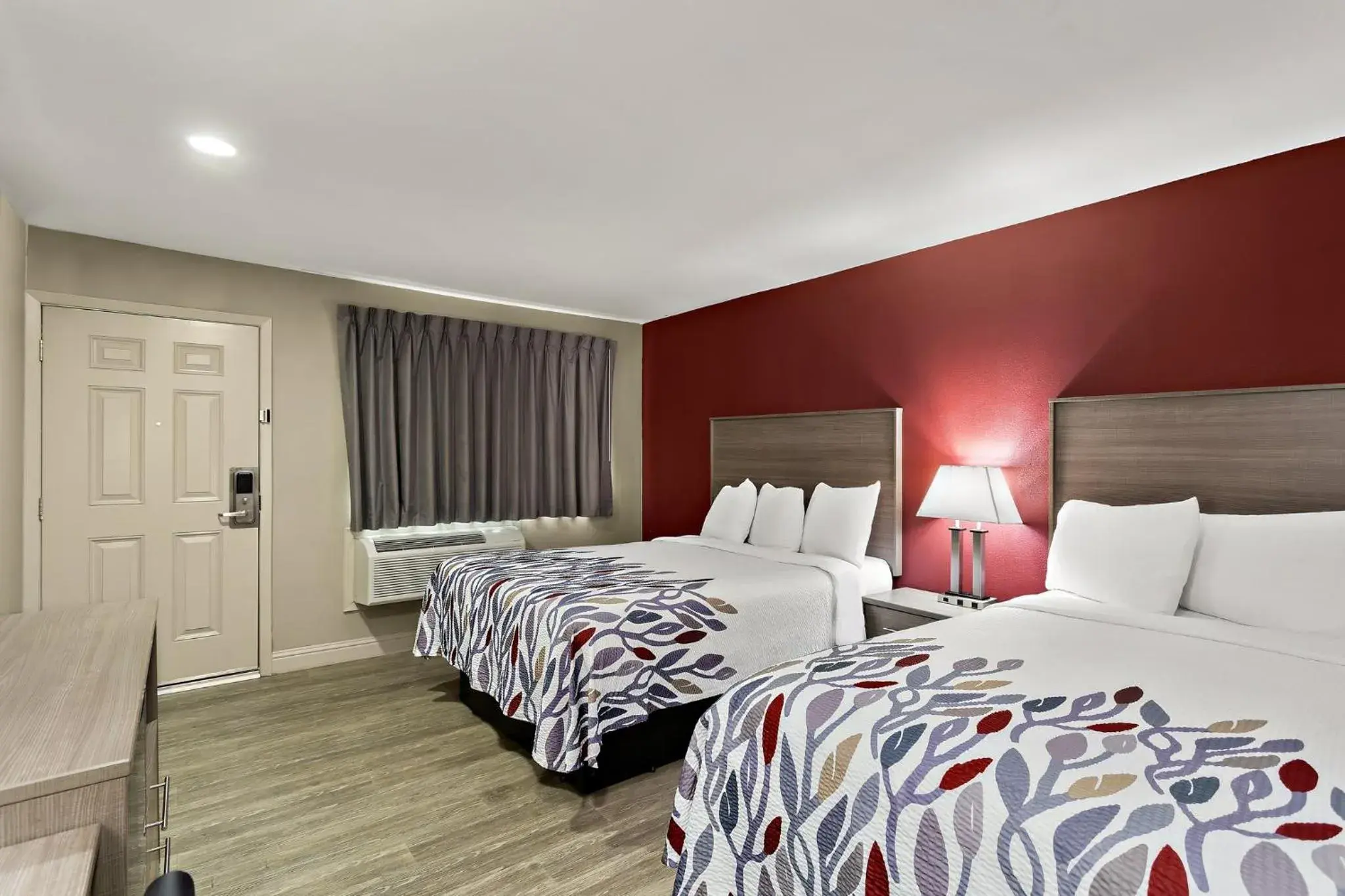 Bedroom, Bed in Red Roof Inn Redding Bedroom, Bed in Red Roof Inn Redding