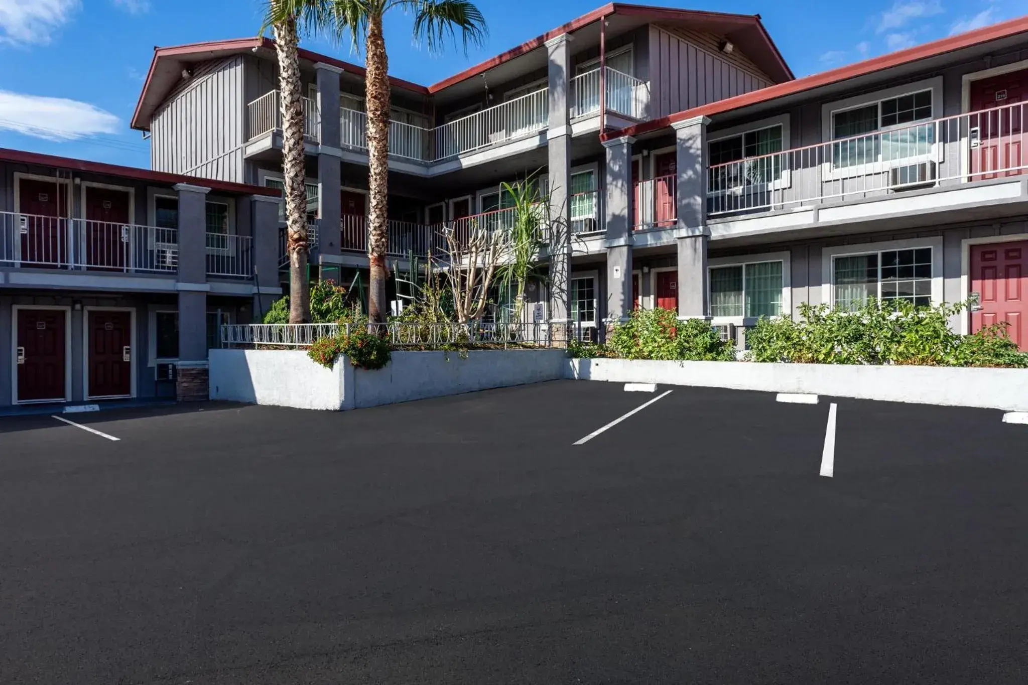 Property building in Red Roof Inn Redding Property building in Red Roof Inn Redding