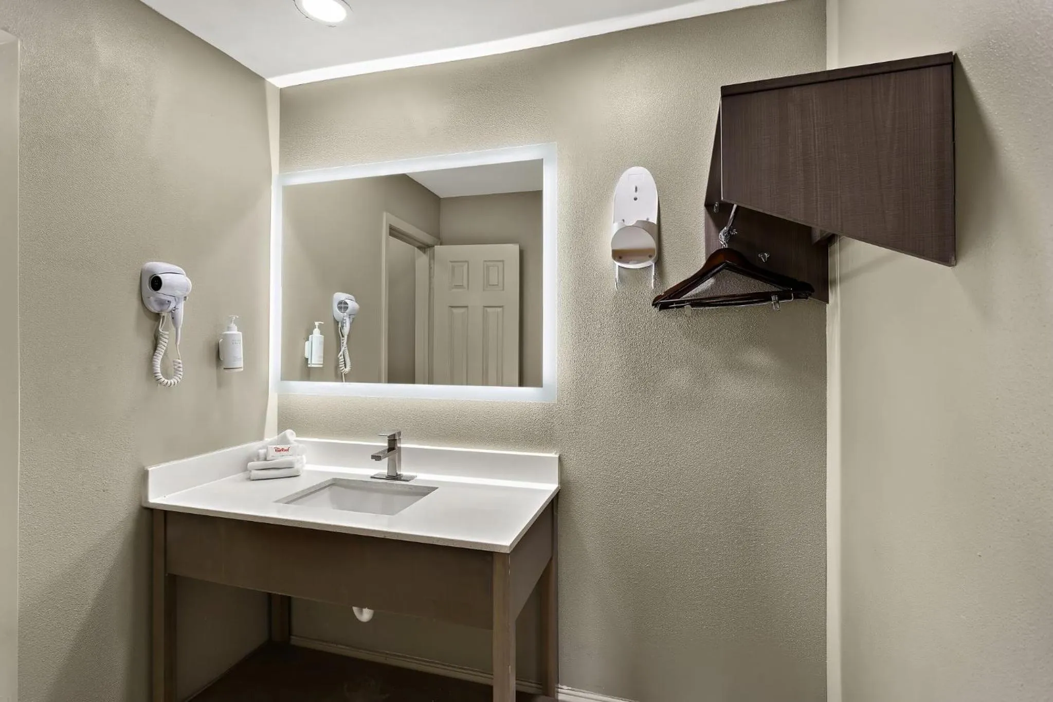 Bathroom in Red Roof Inn Redding