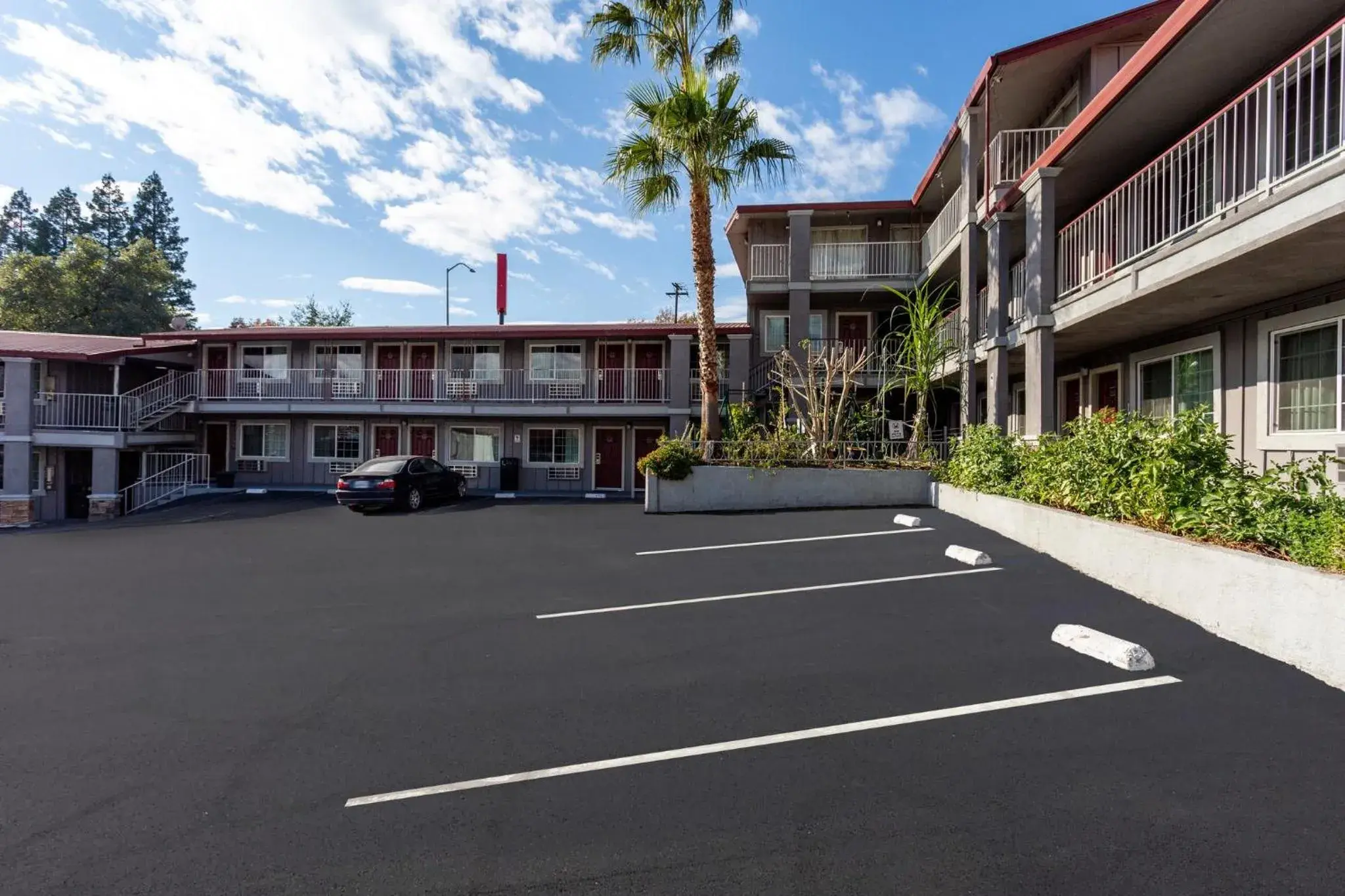 Property building in Red Roof Inn Redding Property building in Red Roof Inn Redding
