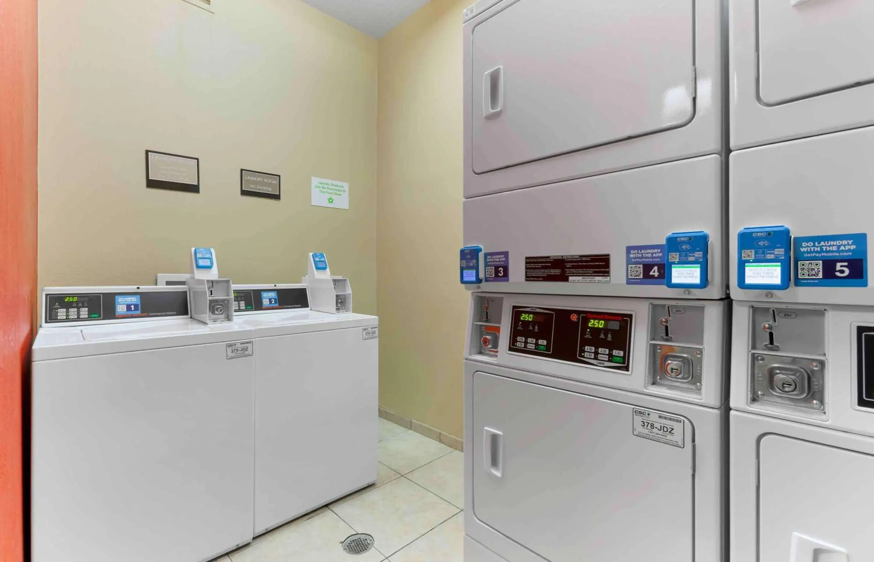 Property building in Extended Stay America Suites - Findlay - Tiffin Avenue Property building in Extended Stay America Suites - Findlay - Tiffin Avenue