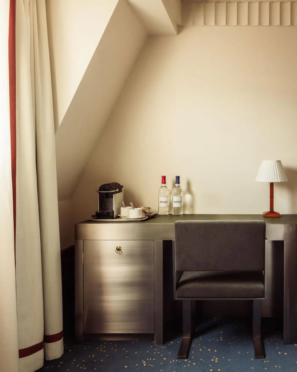 Bedroom in Hôtel Des Grands Voyageurs