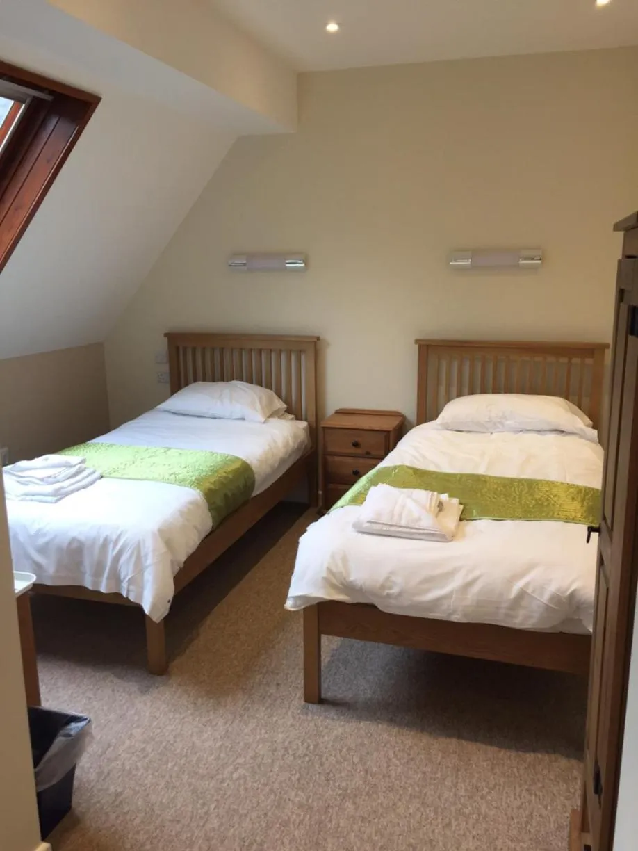 Breakfast, Bed in Neuadd Henllan Lodge