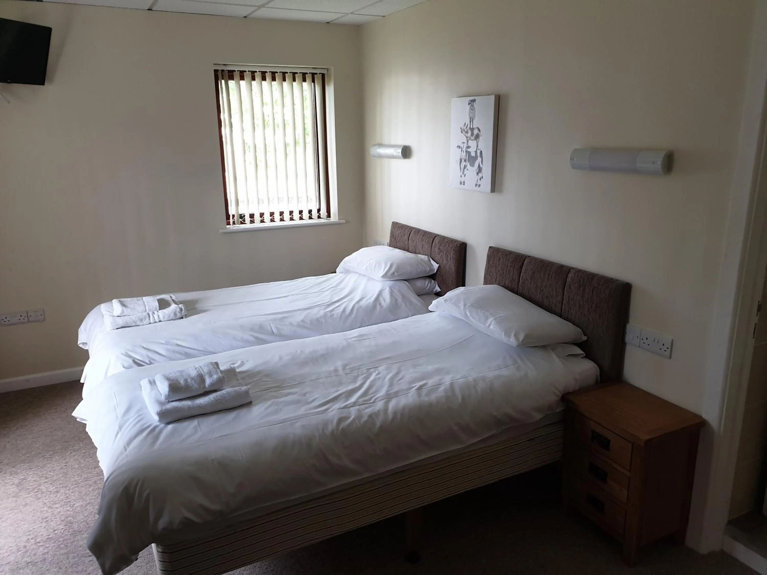 Bed in Neuadd Henllan Lodge