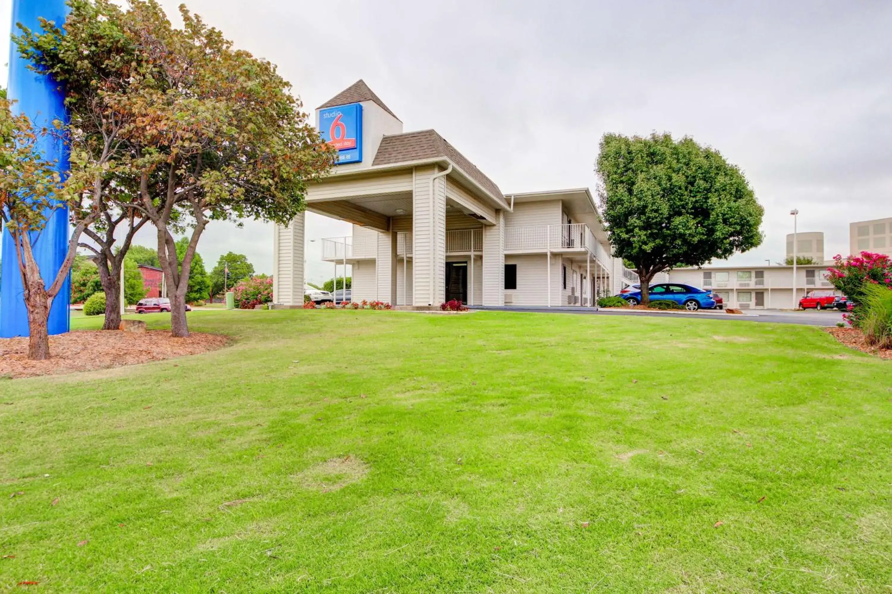 Property building in Studio 6 Midwest City, Ok - Oklahoma City Property building in Studio 6 Midwest City, Ok - Oklahoma City