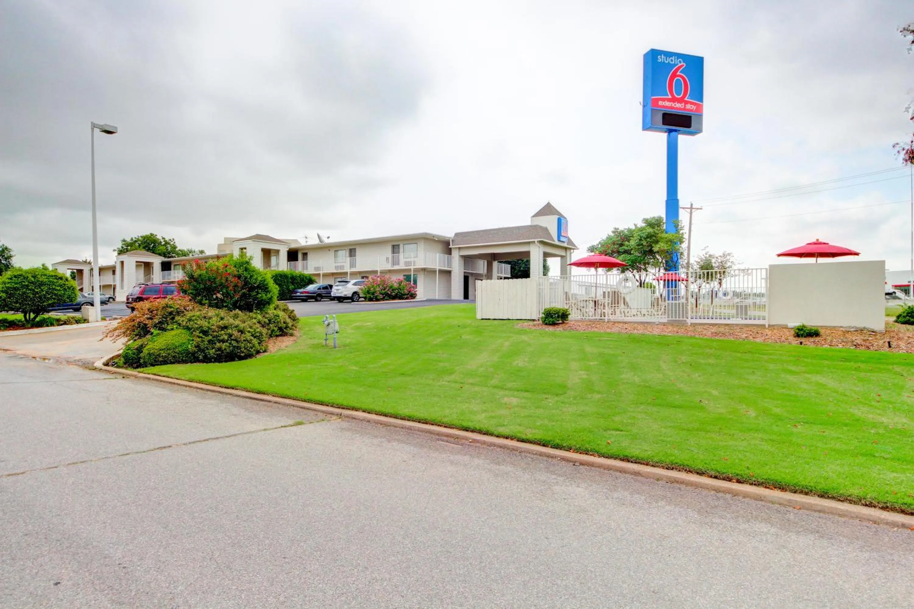 Property building in Studio 6 Midwest City, Ok - Oklahoma City