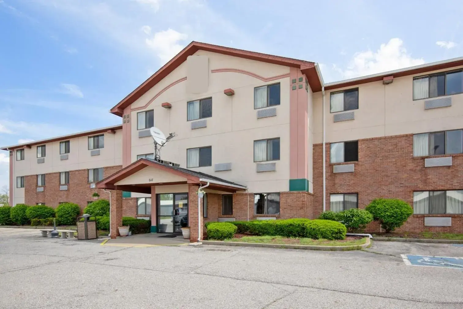 Facade/entrance in OYO Hotel Portage I-94 Facade/entrance in OYO Hotel Portage I-94