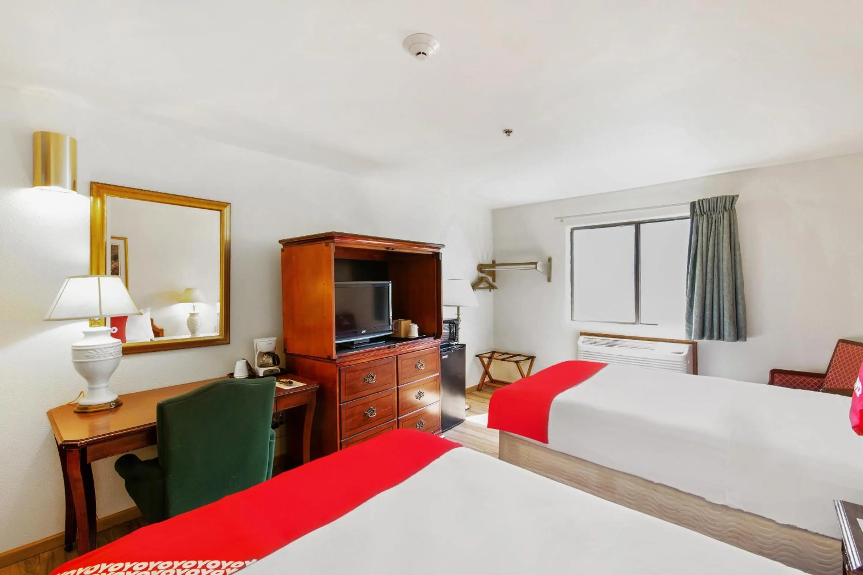 Bedroom, Bed in OYO Hotel Portage I-94