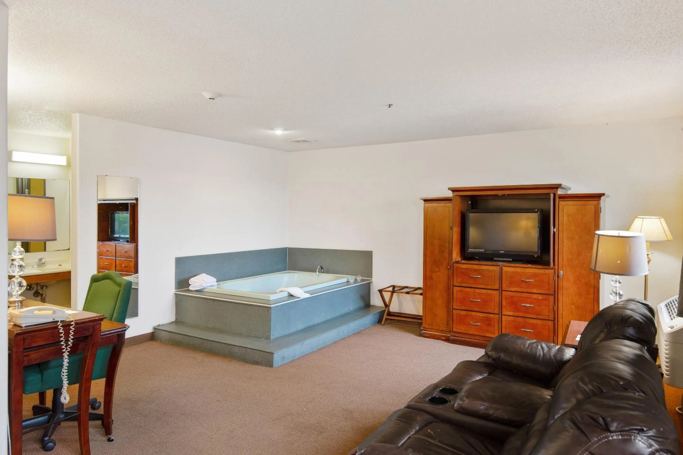 Bedroom in OYO Hotel Portage I-94