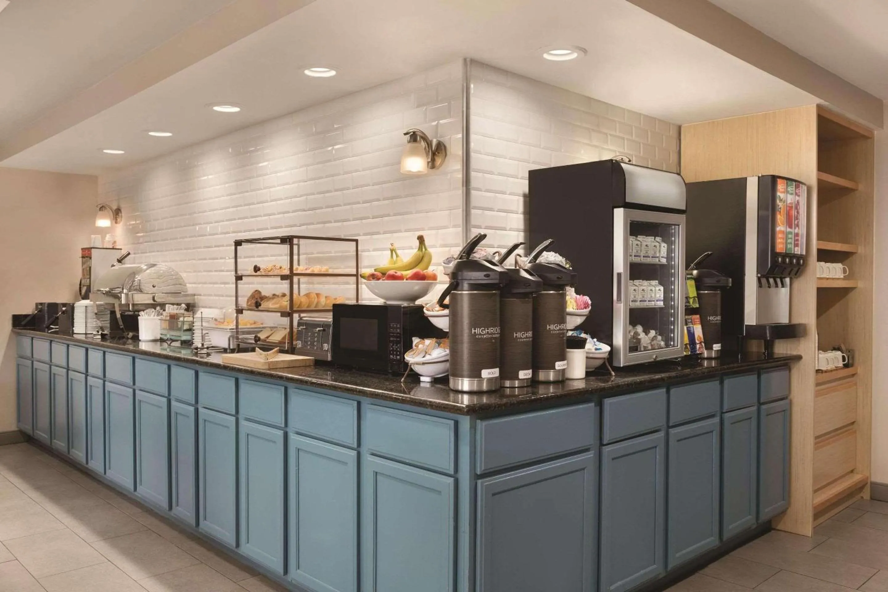 Breakfast in Country Inn & Suites by Radisson, Boone, NC