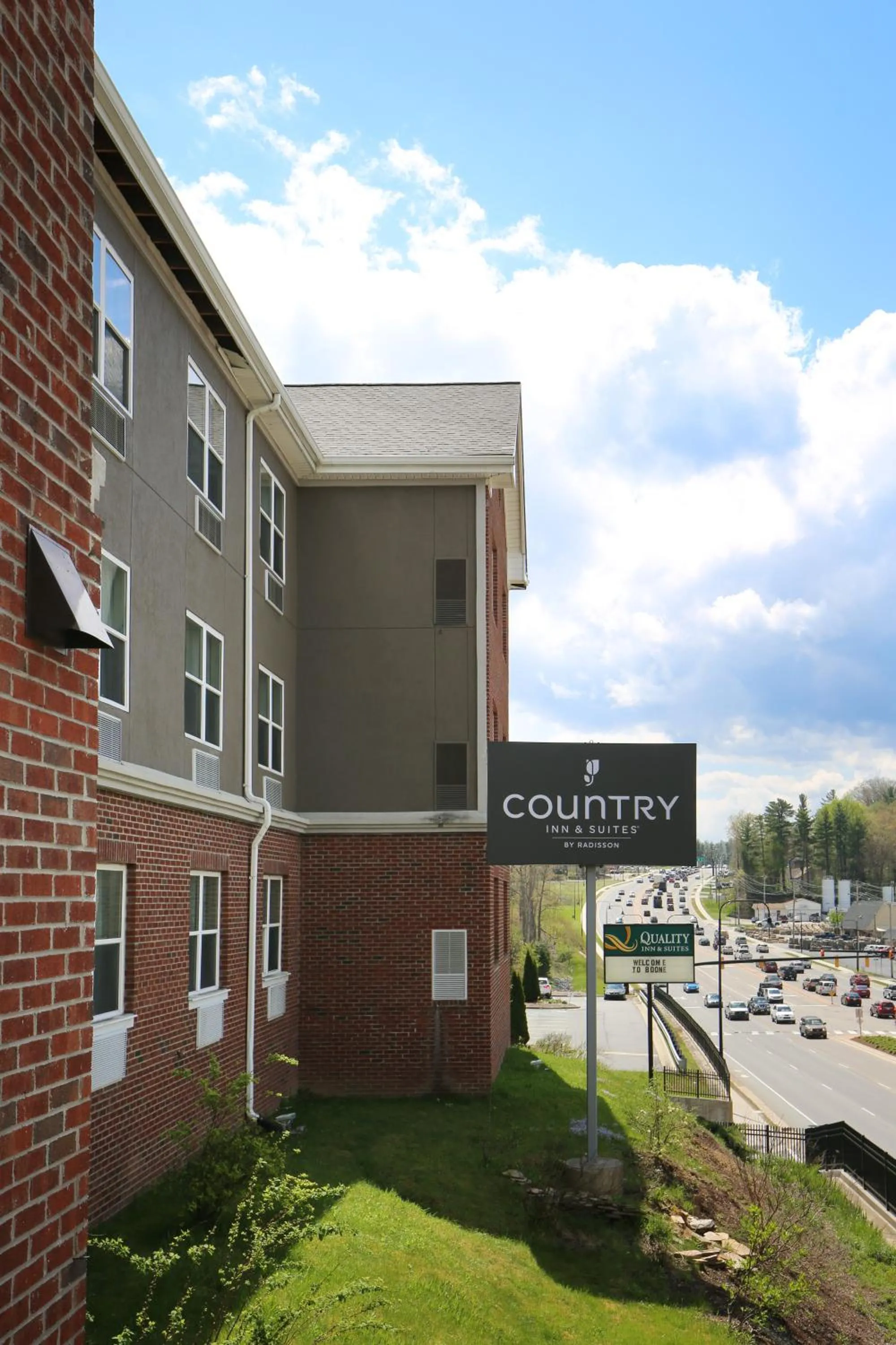 Facade/entrance in Country Inn & Suites by Radisson, Boone, NC