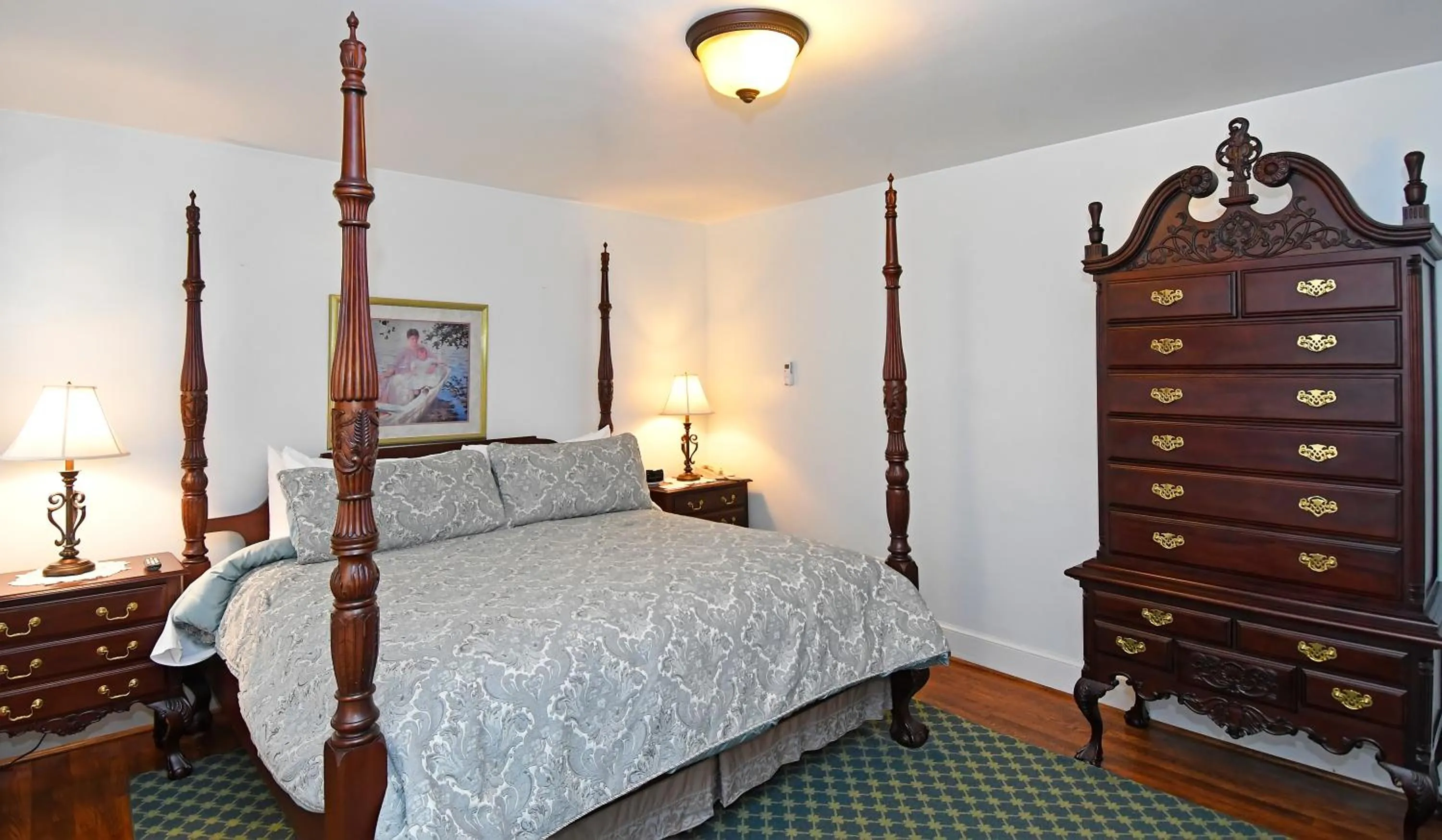 Bed in The Country Inn of Berkeley Springs