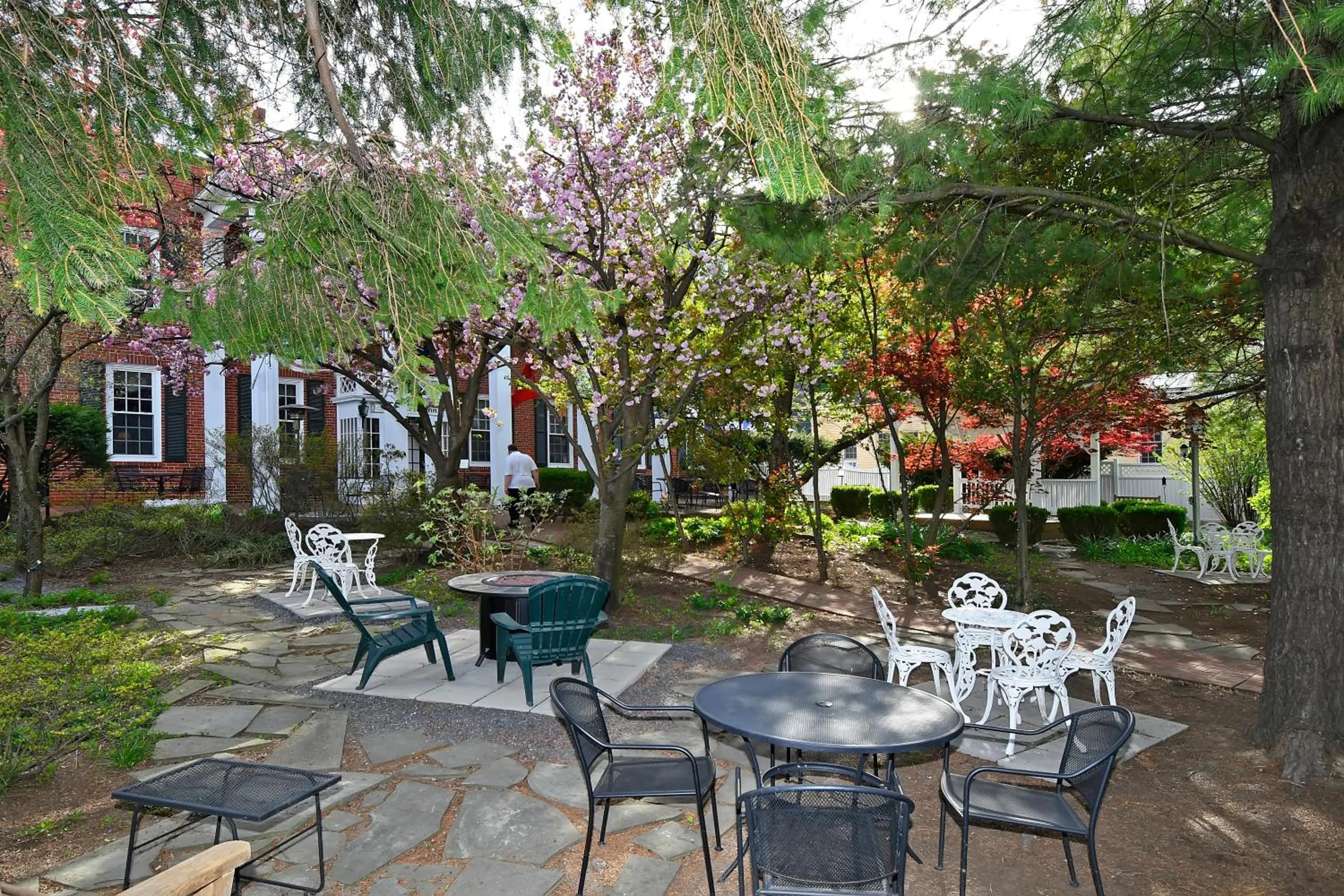 Restaurant/places to eat in The Country Inn of Berkeley Springs