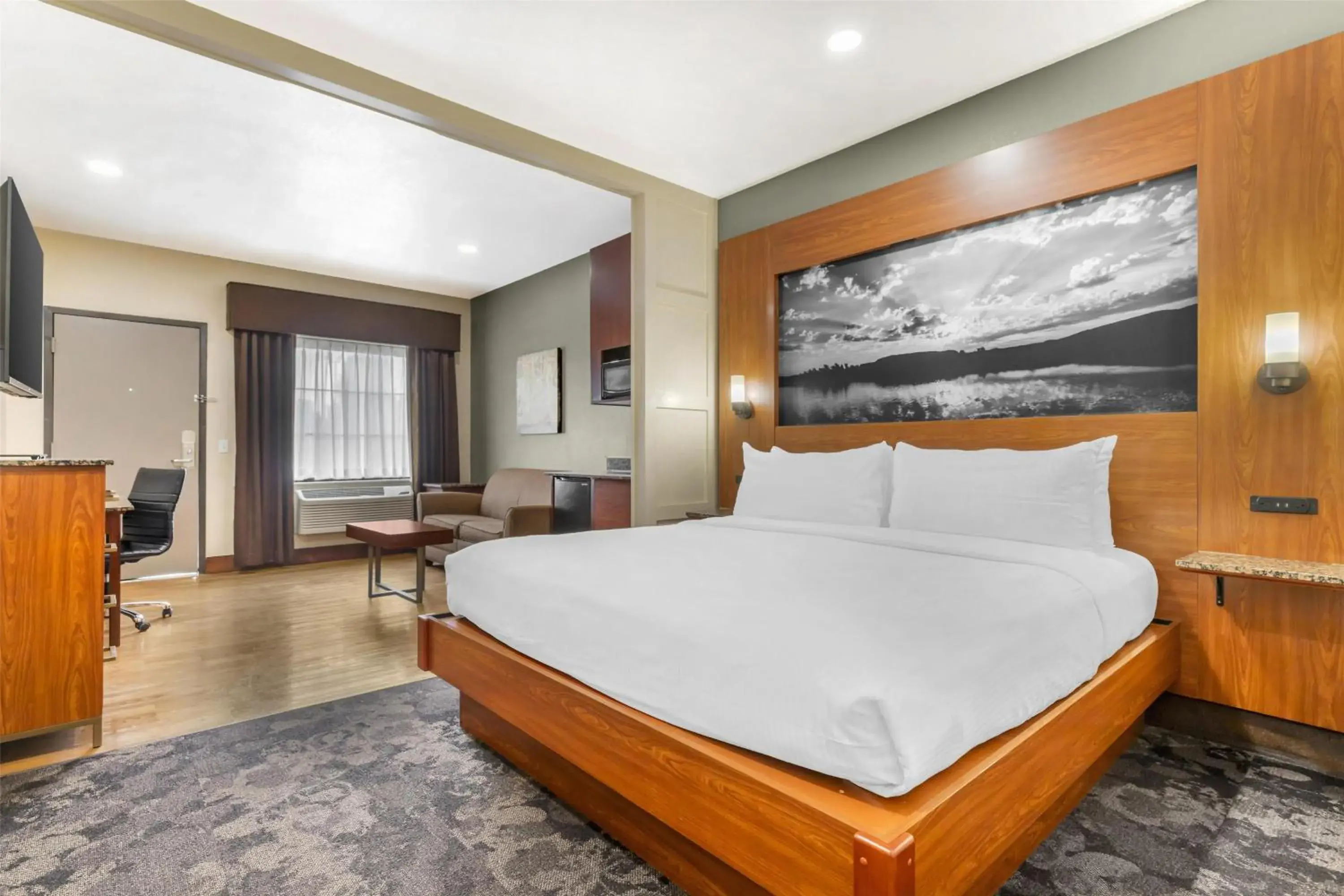 Photo of the whole room, Bed in Best Western Plus Oklahoma City Yukon Photo of the whole room, Bed in Best Western Plus Oklahoma City Yukon