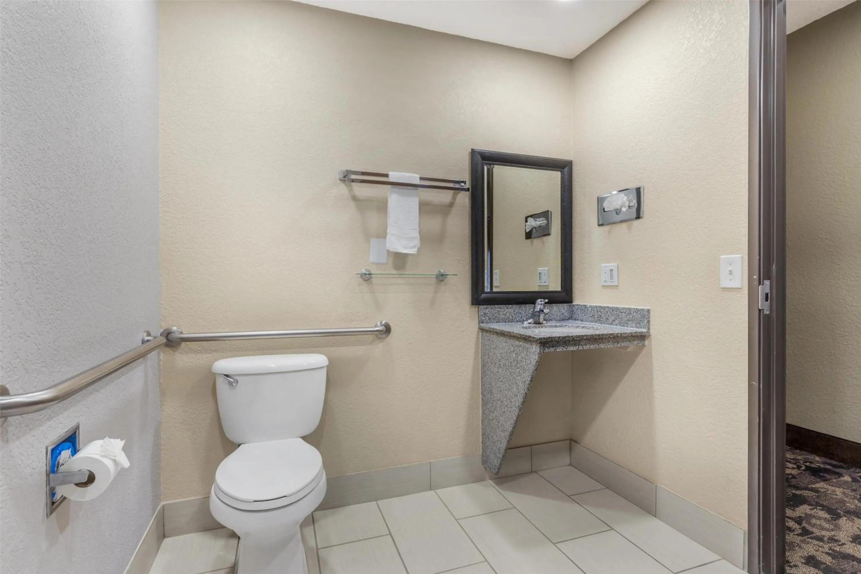 Bathroom in Best Western Plus Oklahoma City Yukon