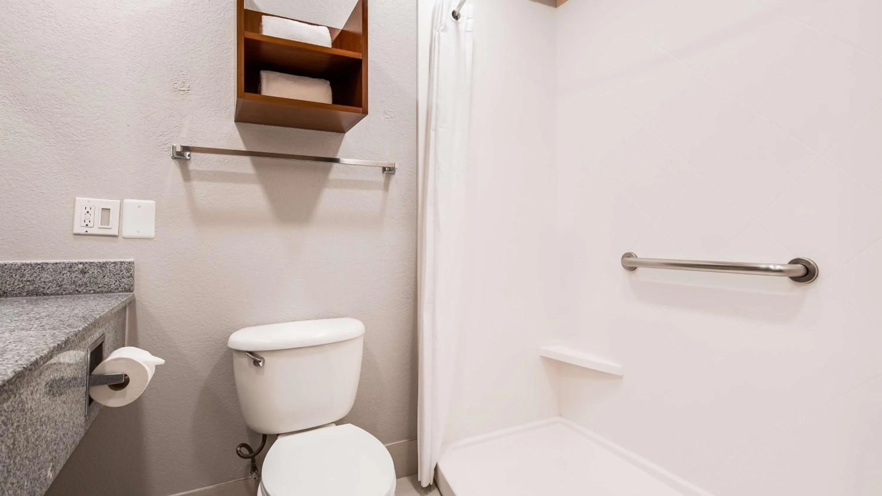 Bathroom in Best Western Plus Oklahoma City Yukon