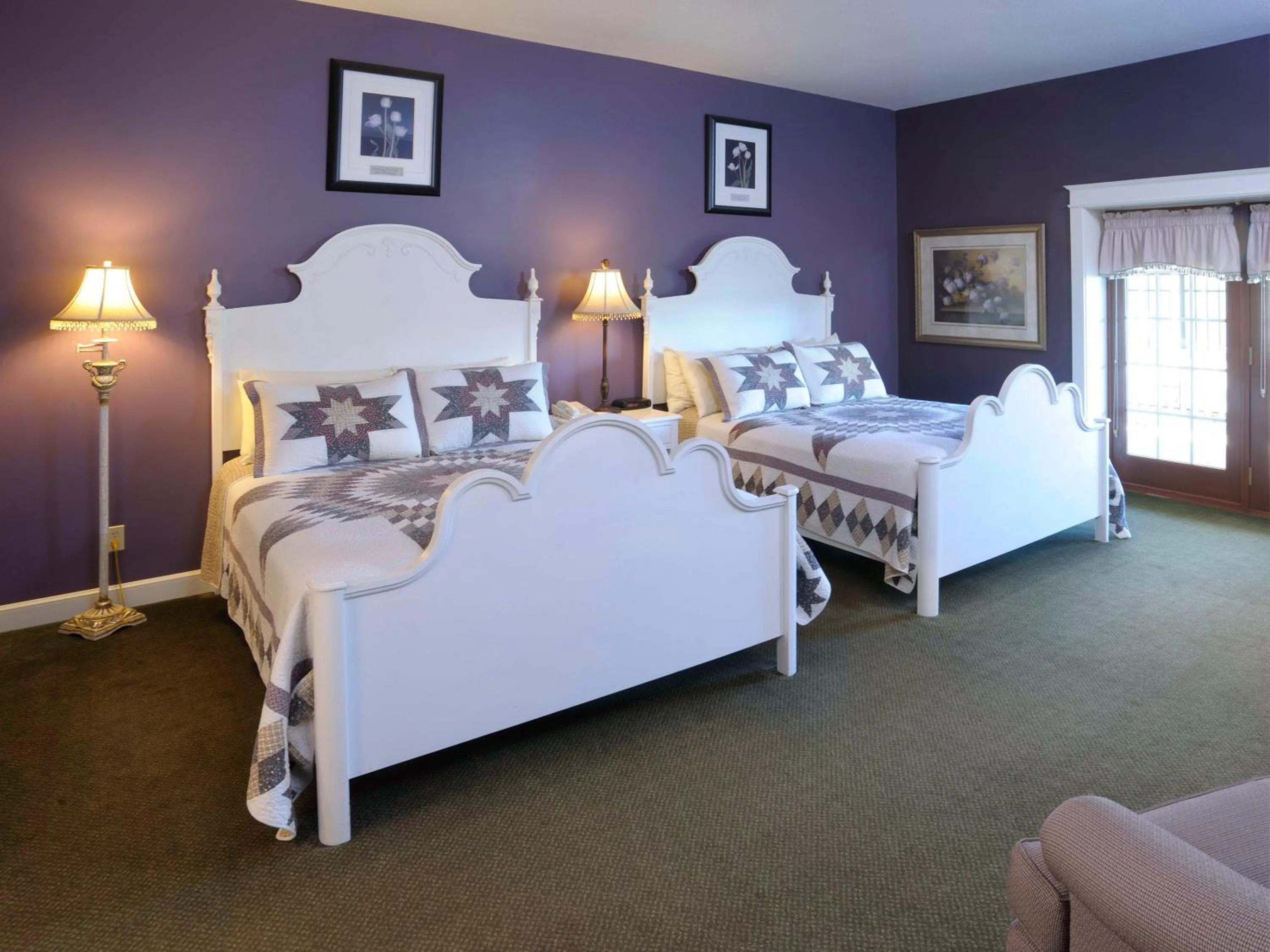 Photo of the whole room, Bed in Carlisle Inn